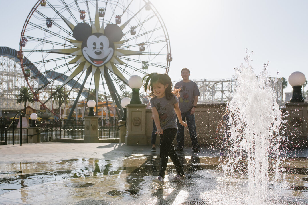 Disneyland+mini+documentary+family+session+by+Los+Angeles+photographer+Tiffany+Luong+(7).jpg