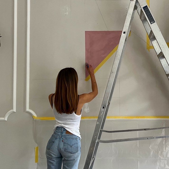 Progress shot of a mural completed in Chelsea, London for a couple I absolutely love and adore @wildfreeinnocent + @joshuabandiproperty ! When or if you move, my house warming gift will be a brand new artwork for you and Seb, so long as you keep thos