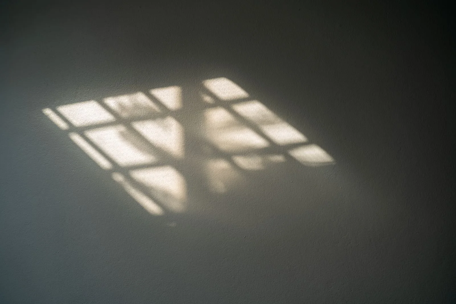 05_whoweare_wall-light.jpg