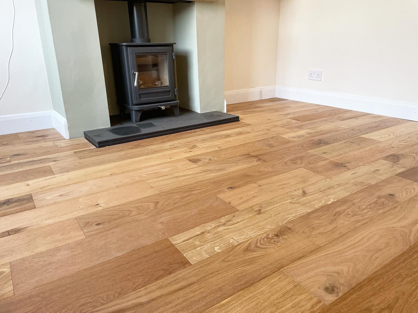 Engineered wood flooring in a mixed plank &amp; new skirting boards. Fitted recently for a lovely family in  Leamington Spa 

________________________

* Carpets
* LVT
* Laminate 
* Vinyl 
________________________

* Free Advice &amp; Quotations
* 5 