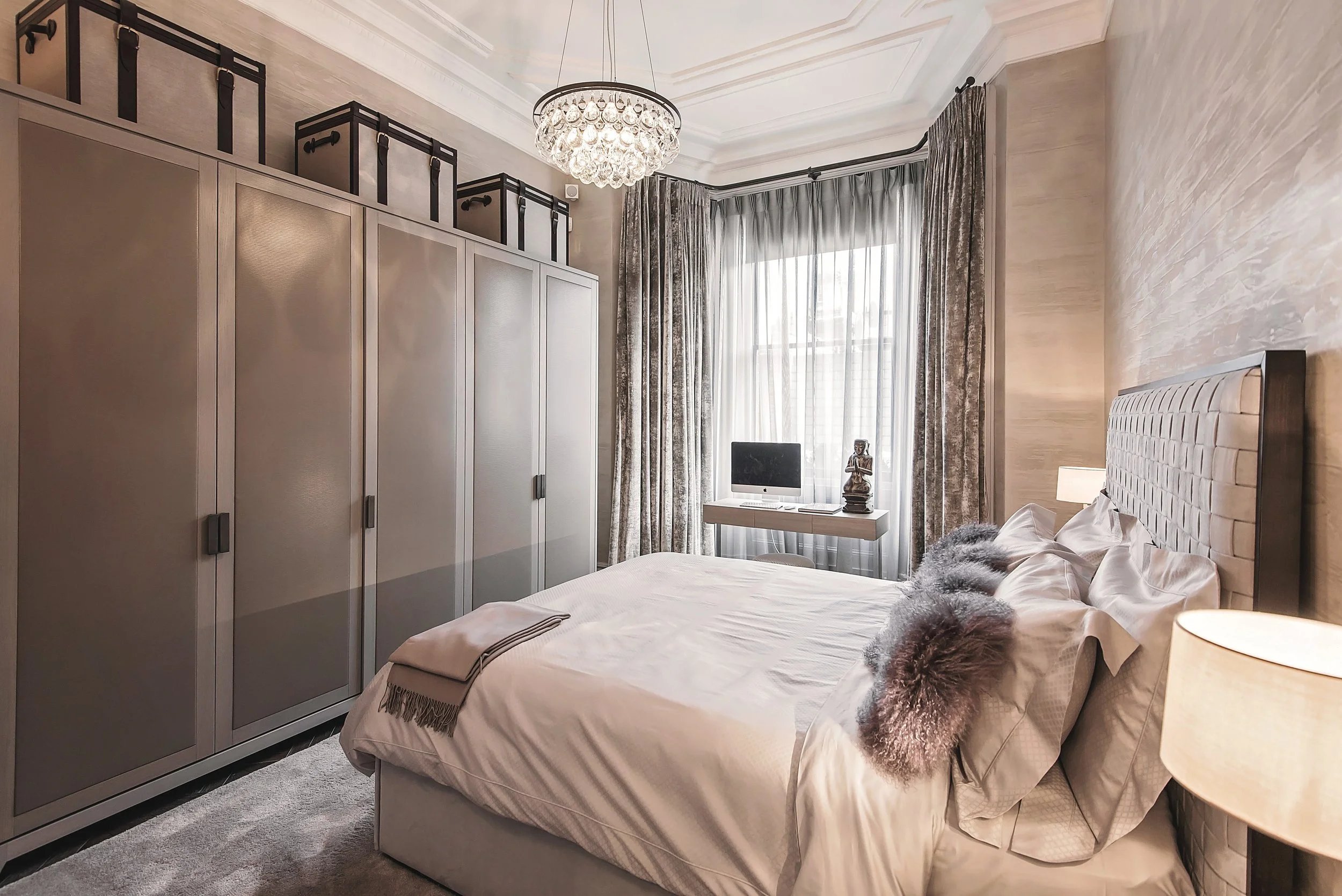 Three Bedroom Apartment Cadogan Square — Amarant Real Estate