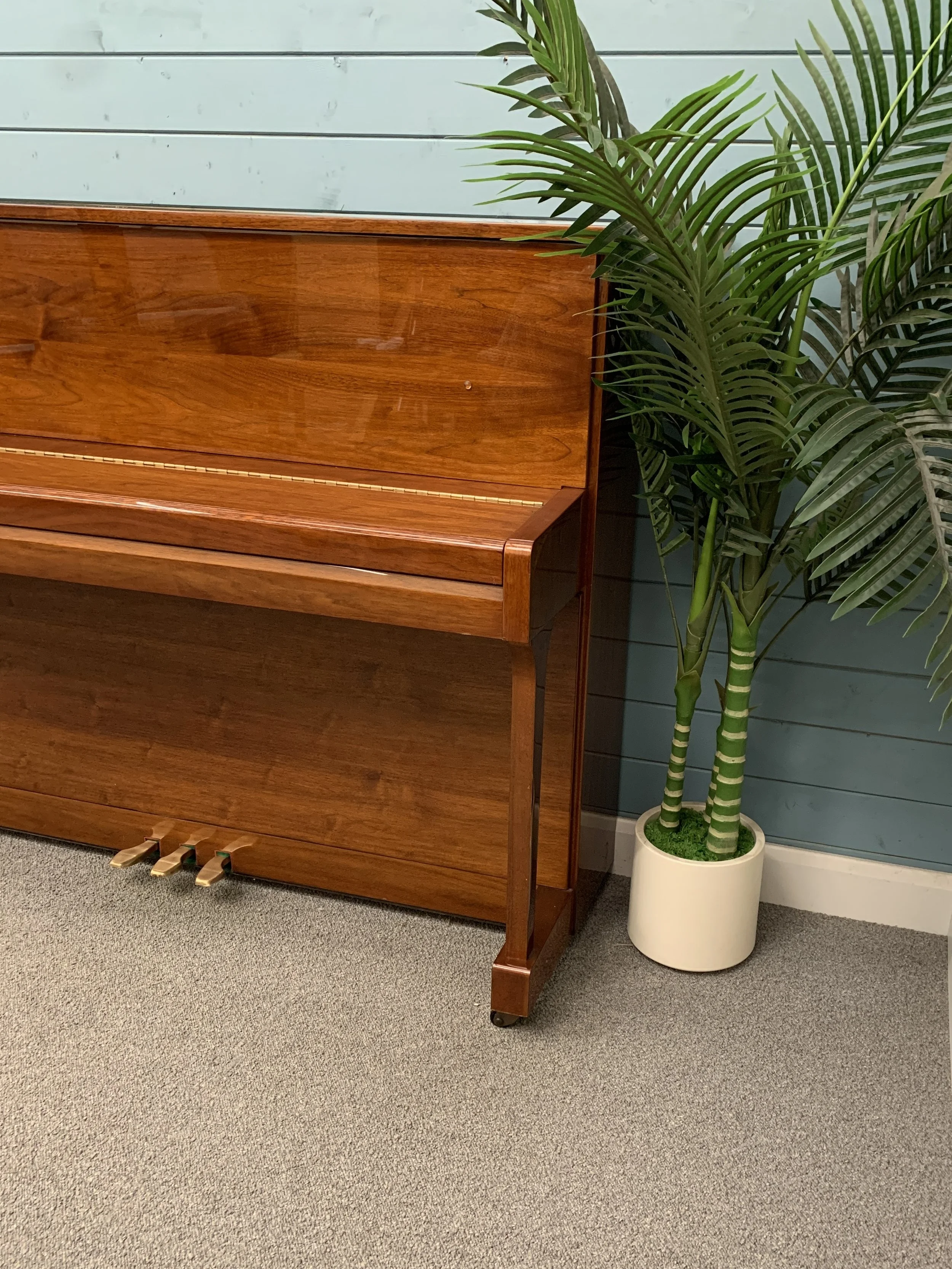 Walnut Reid Sohn Upright Piano