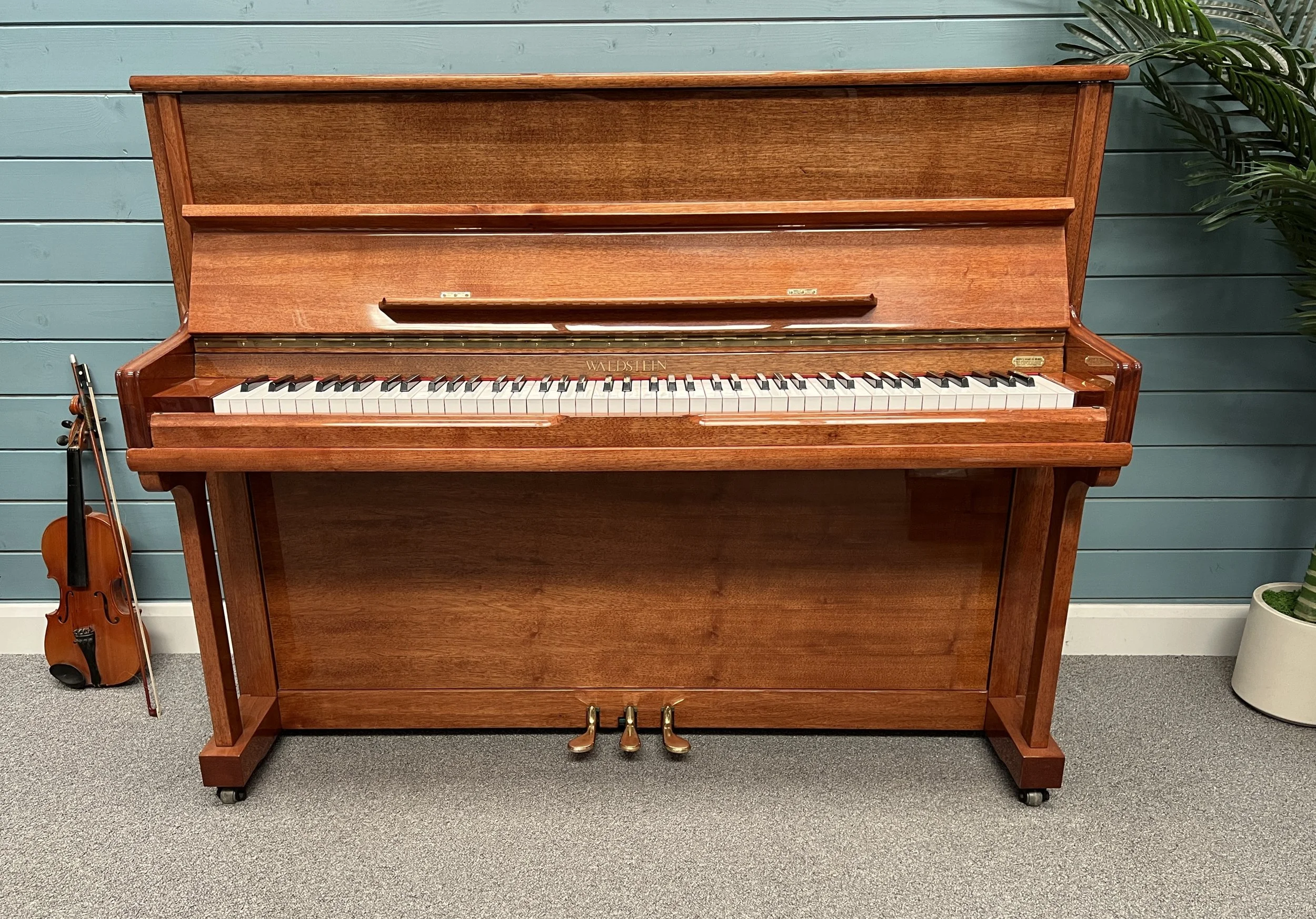 Traditional Style Waldstein Upright Piano