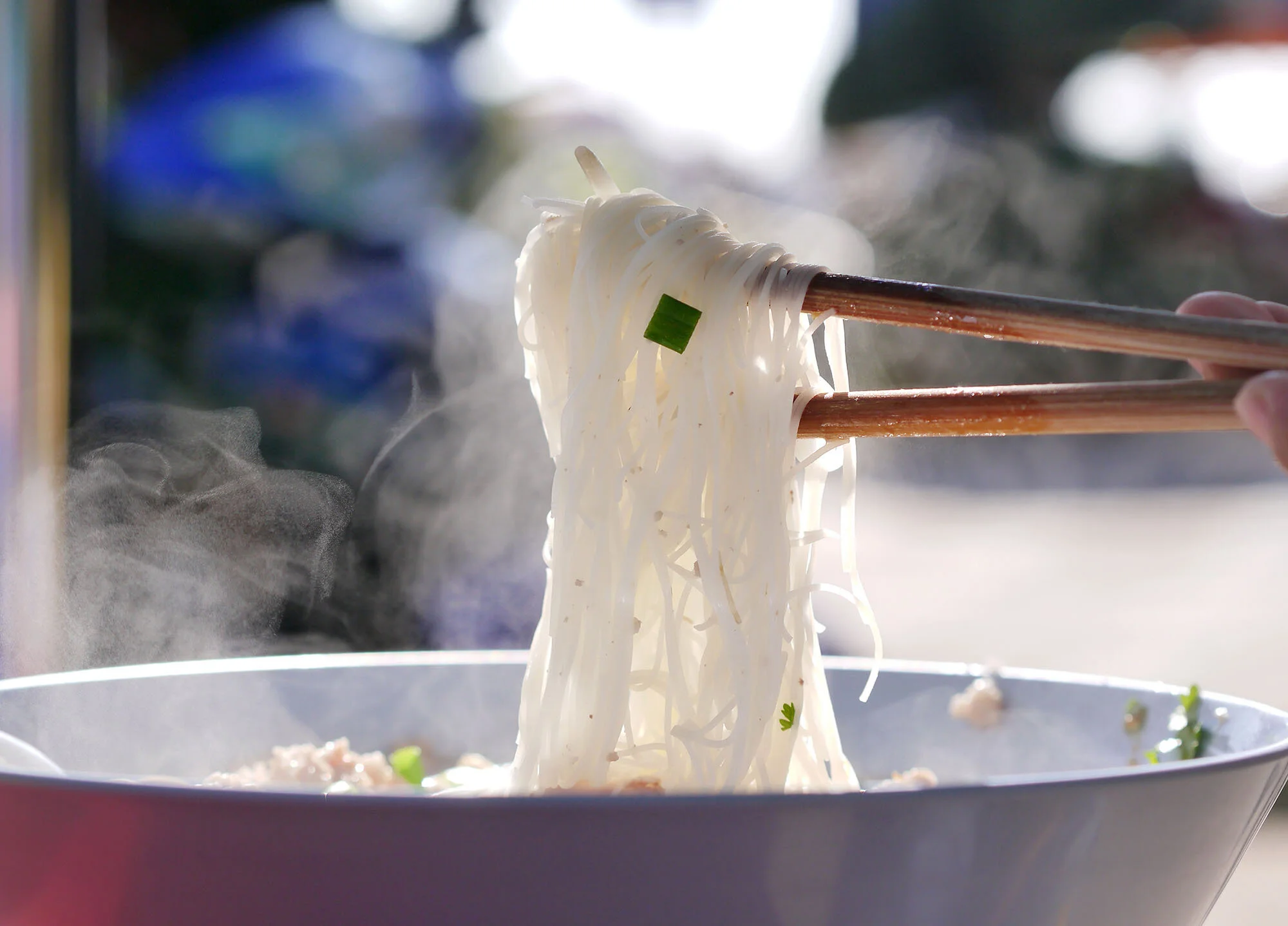 Chinese noodle soup (中式素汤面).