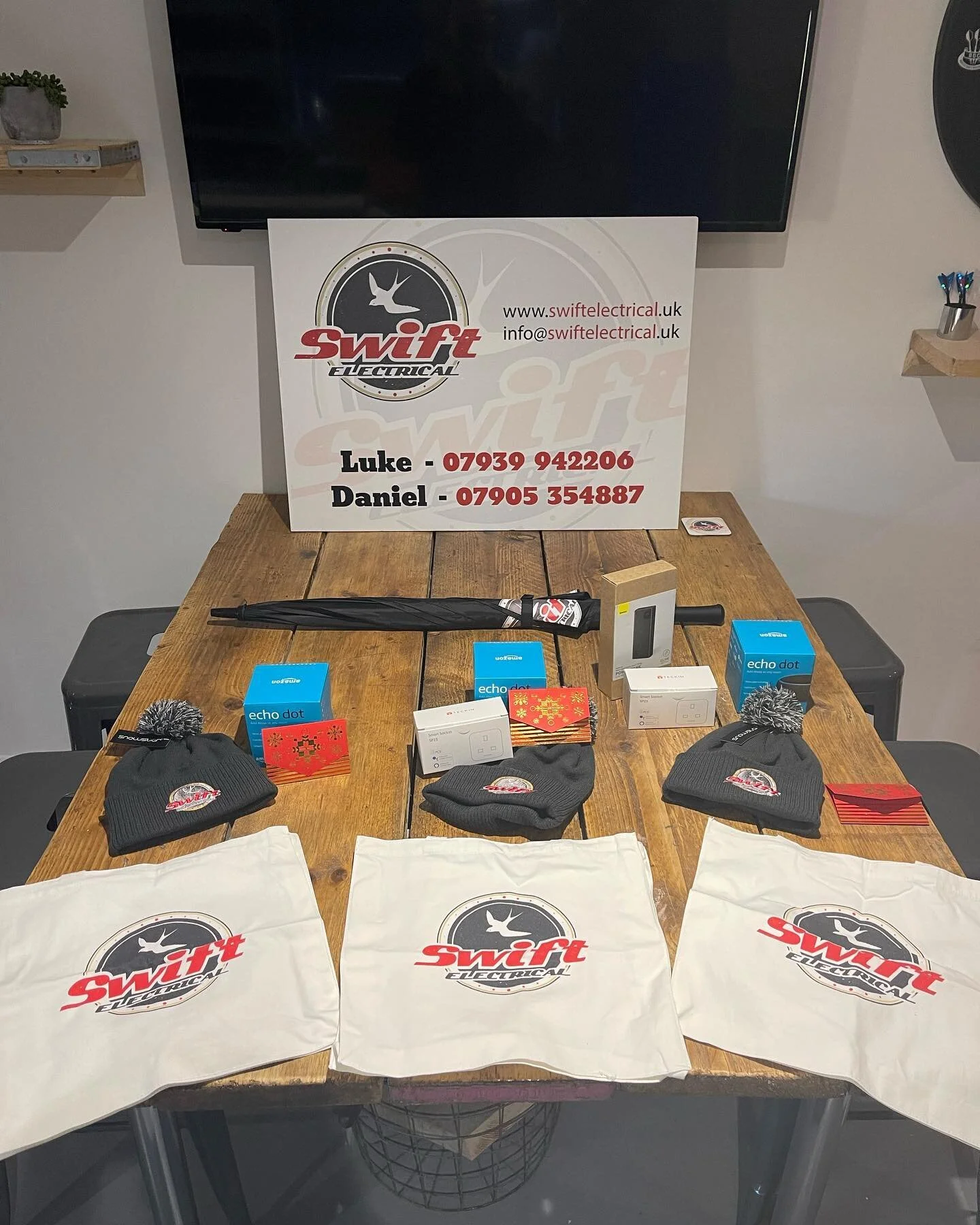 🎅🏻🎉🎁🎄 It&rsquo;s nearly time for prizes&hellip;..we have Amazon vouchers, swift merch and tech goodies to give away. Draw will be at 3pm. #swiftelves #christmas #raffleprizes #itschristmasalready #electricians #electriciansofinstagram #goingup