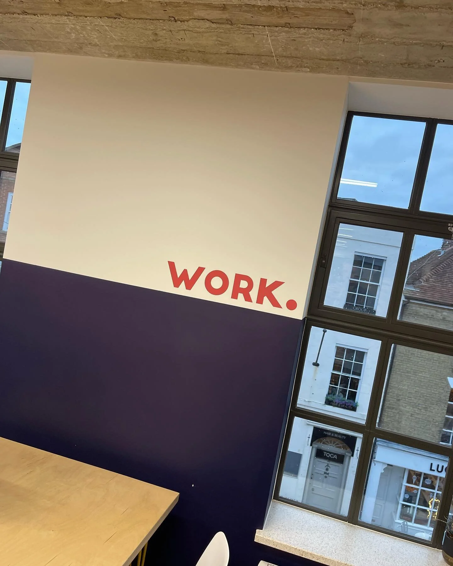 We agree @rume2uk. Working in a great office space today in the centre of Chichester. #itsbeginningtolookalotlikechristmas #workingrelationship #buildingsomething #electrician #insta #itsfridaythen