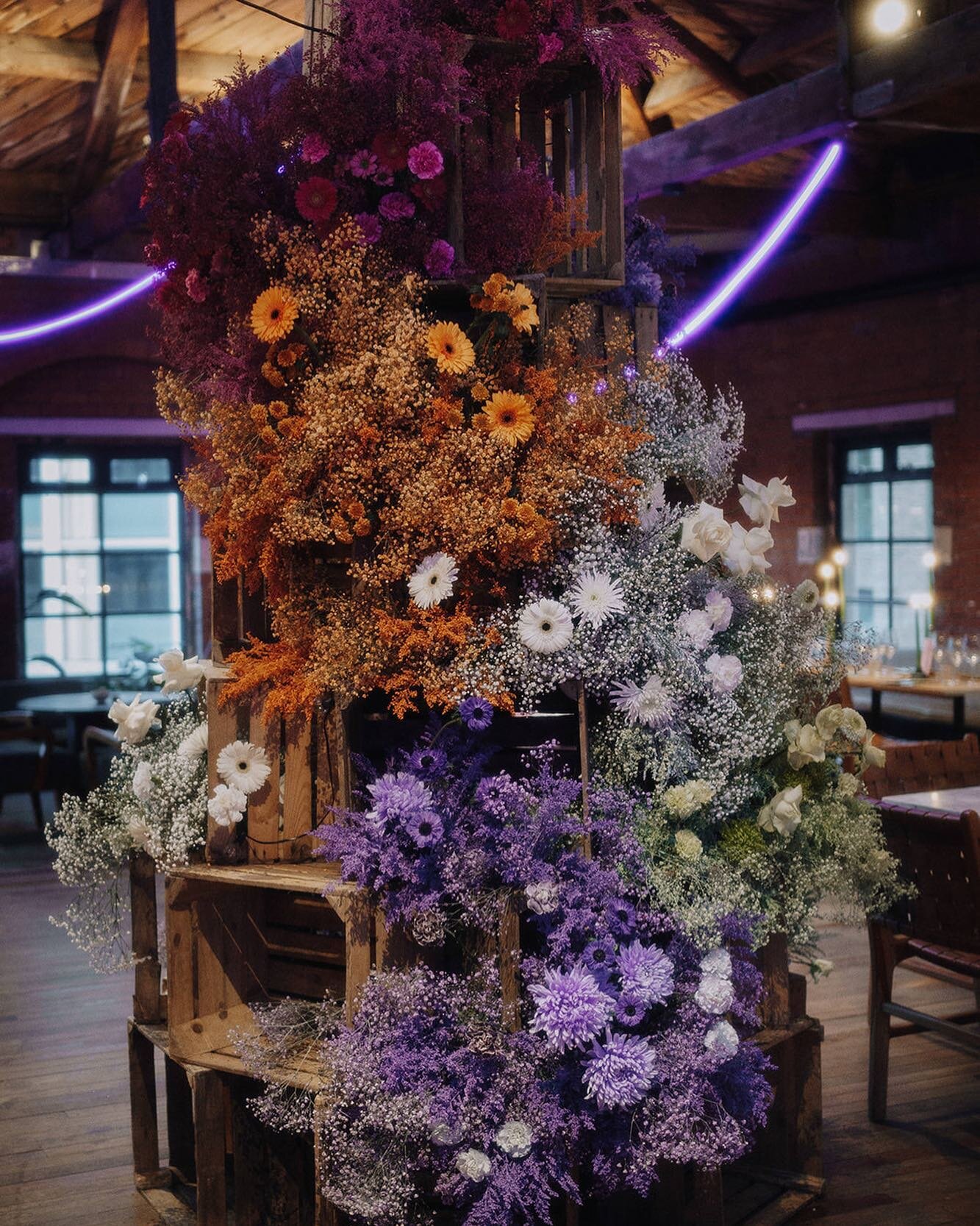 LOVE this punchy colour block palette we designed for a corporate event back in Spring... everything from florals, lighting, candles, stationery, cocktails - even ink @rubbishportraits used matched the colour palette! That's the magic event designers