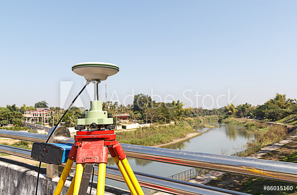 Differential GPS-System & UHF Datalink for Land Surveying