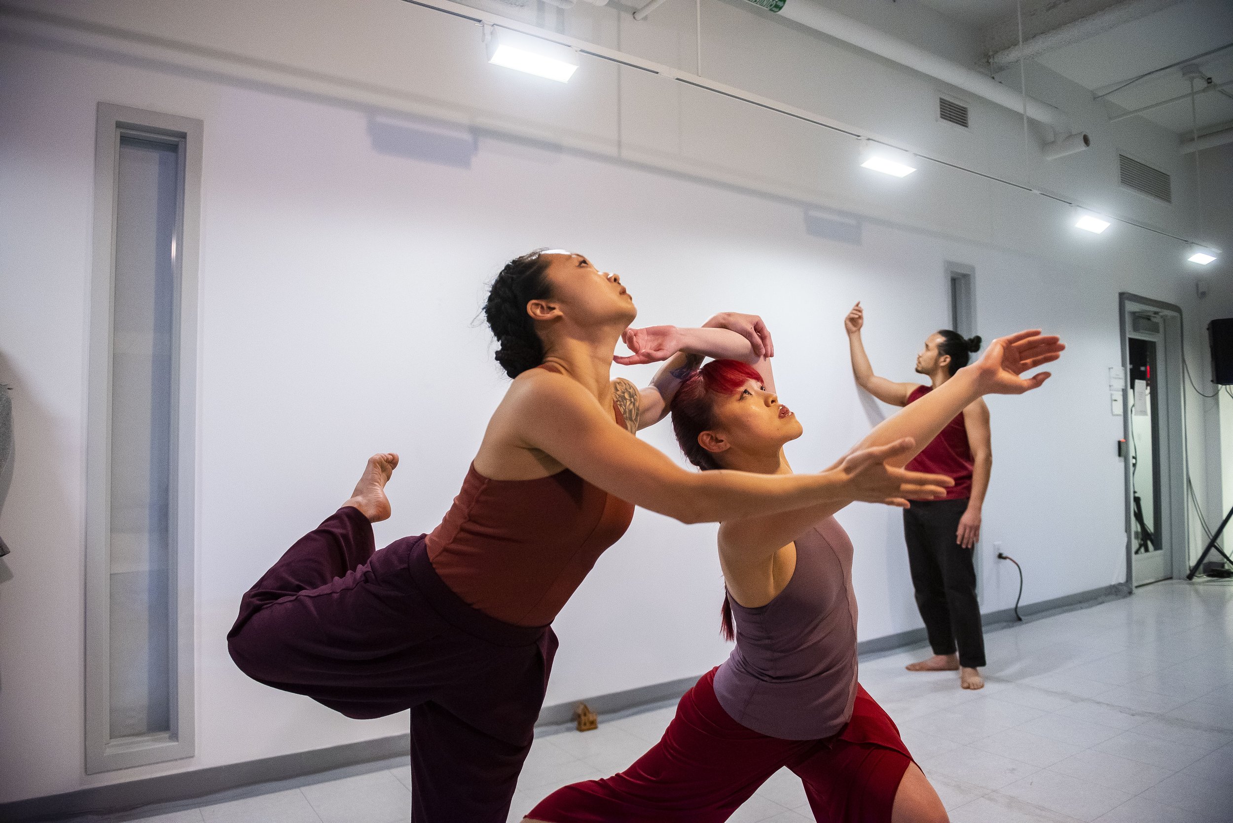 Dancers IJ Chan, Naoko Brown, Johnny Huy Nguyen, Convergent Waves: Boston by Lenora Lee Dance, Pao Arts Center, April 21, 2022, Photo Credit: LeeDaniel Tran