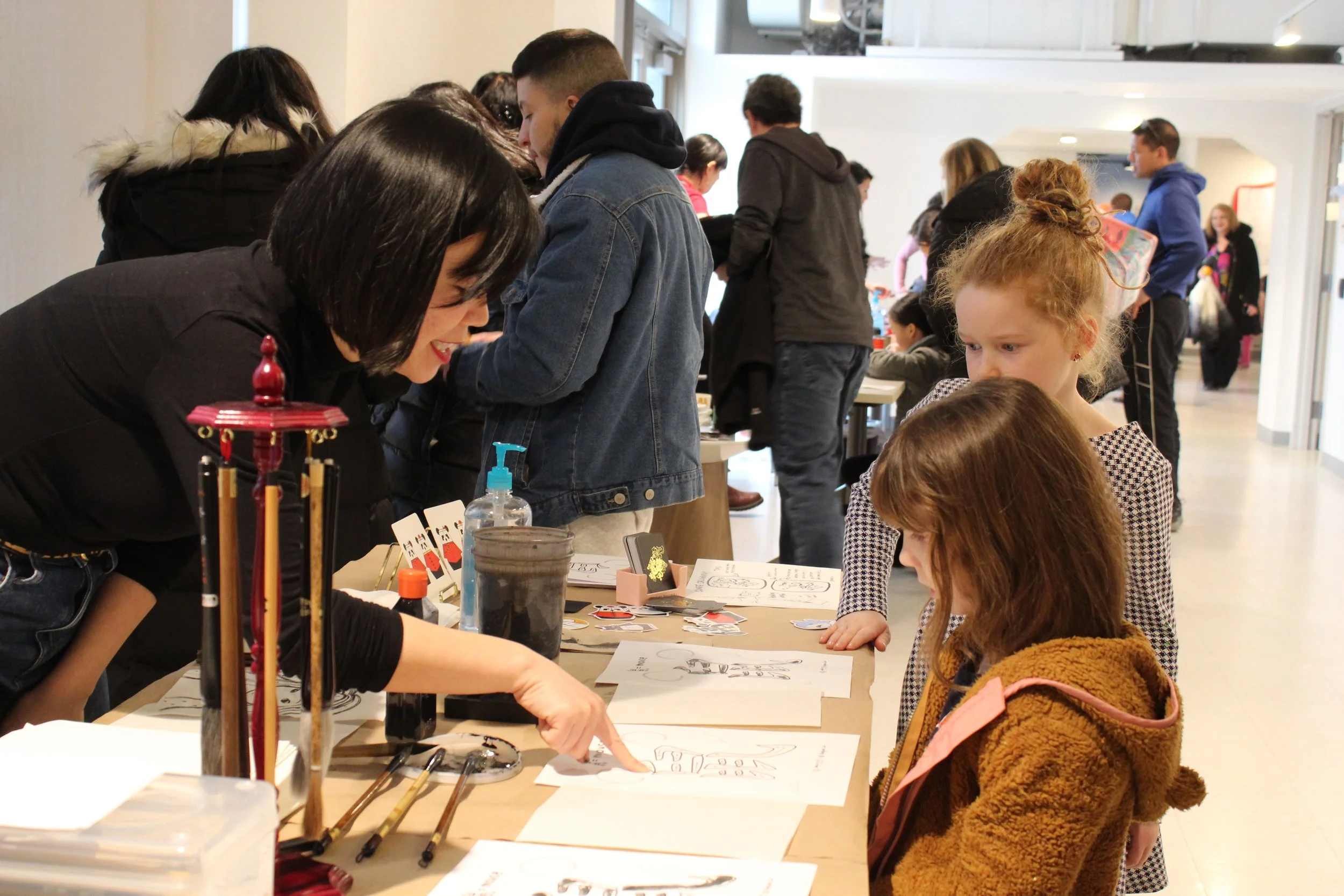 2020.02.02LYN8 Rayna Lo demos calligraphy.JPG