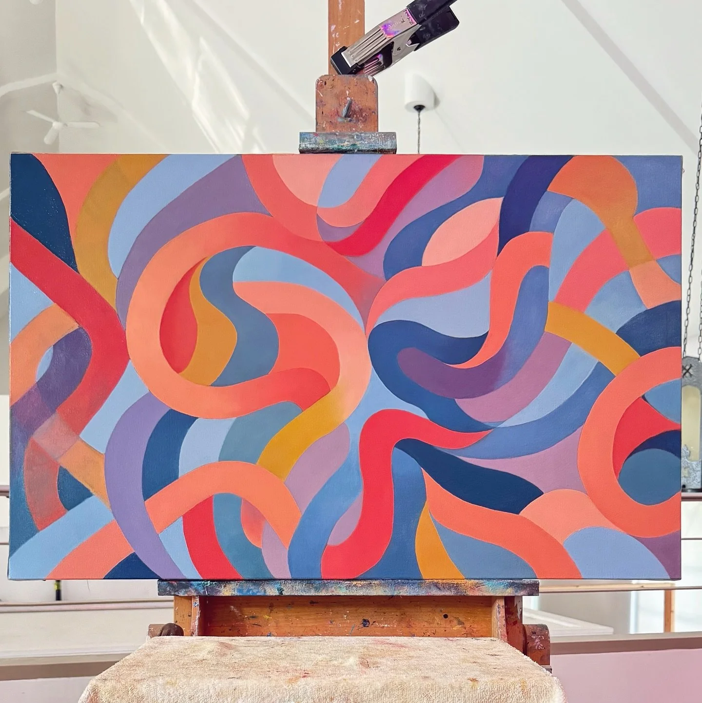 Rounding the final stretch on this bold patterned abstract commission.
Blue, purple, peach, and yellow &mdash;interwoven and nearly resolved.
💙💜🧡💛

#rrsco
