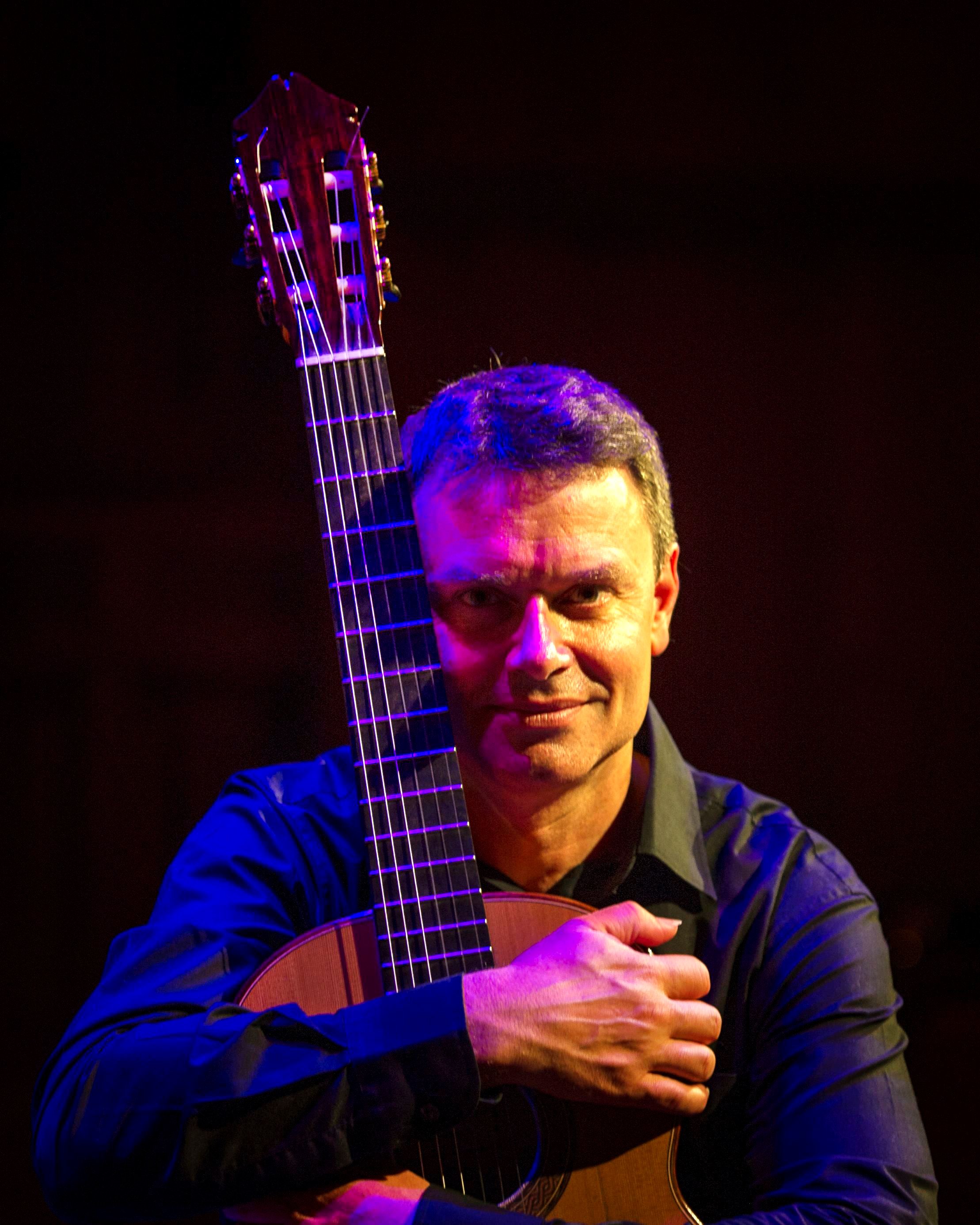 CRAIG OGDEN. CLASSICAL GUITARIST