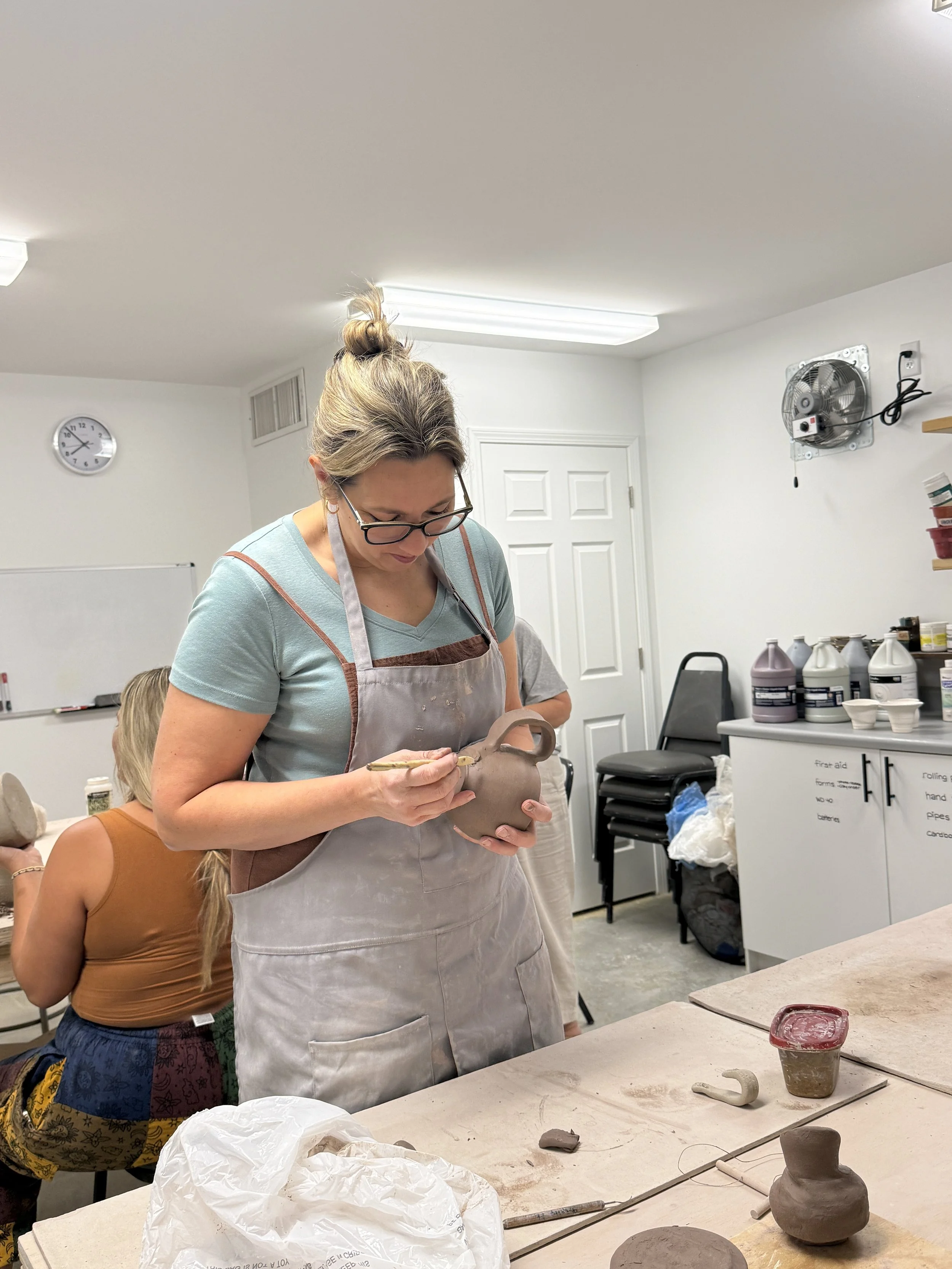 Ceramics: Handbuilding + Wheel Mini Session / December 2- December 23