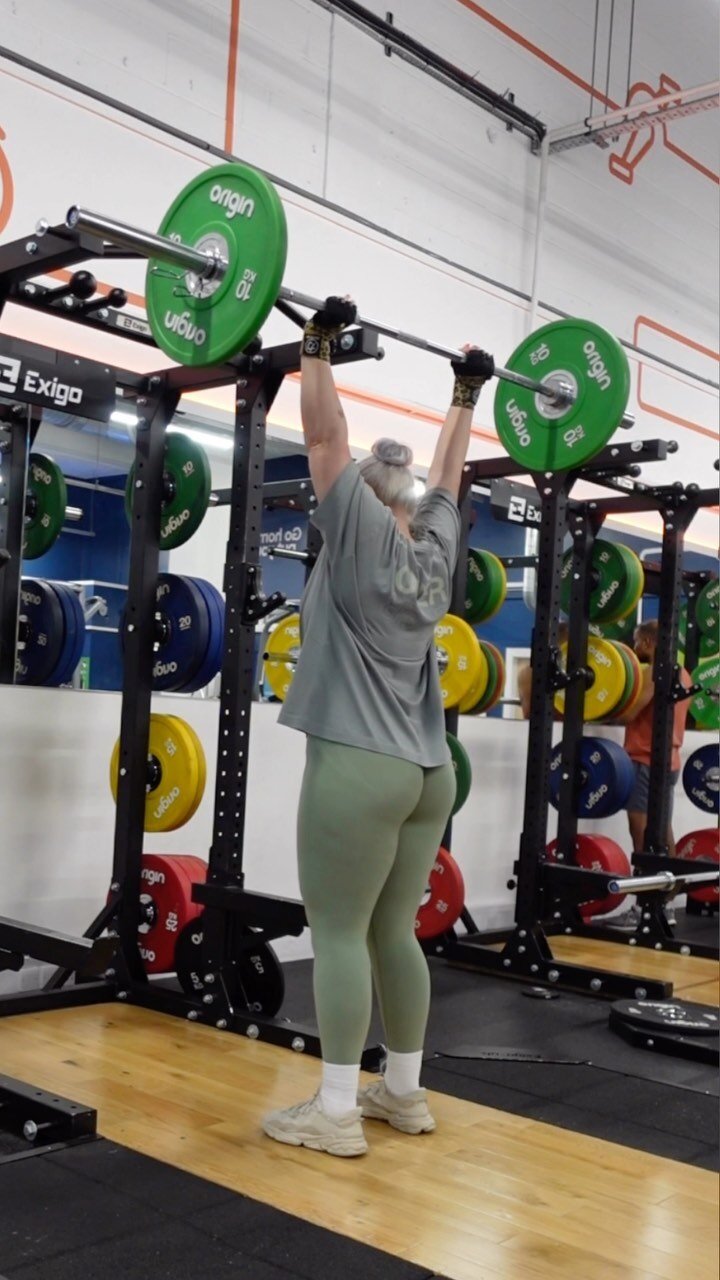 I stopped training shoulders regularly when I started working at the gym because they used to be sore all the time from reracking all the weights😑😬 Trust me, doing gym shifts is much harder than anyone thinks (especially if you’re not slackin
