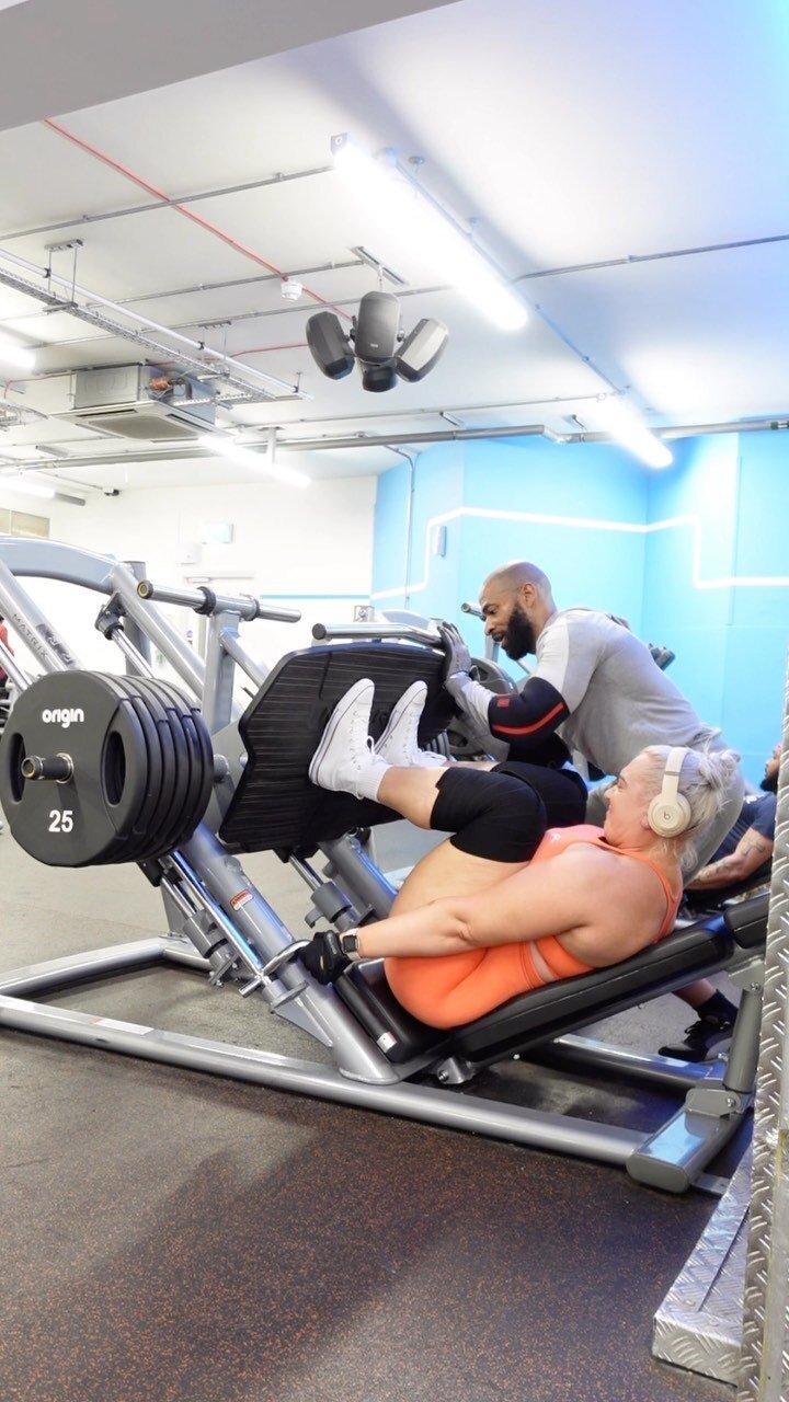 It’s been maybe a year since I attempted 6 plates, so I’m super happy with this! I’ve been pressing 5 plates for two top sets for a while, it’s was time to level up🔥🥵
Thank you Ryan!!🙏🏻🙏🏻 @snow_ballz_
#oneractive #str