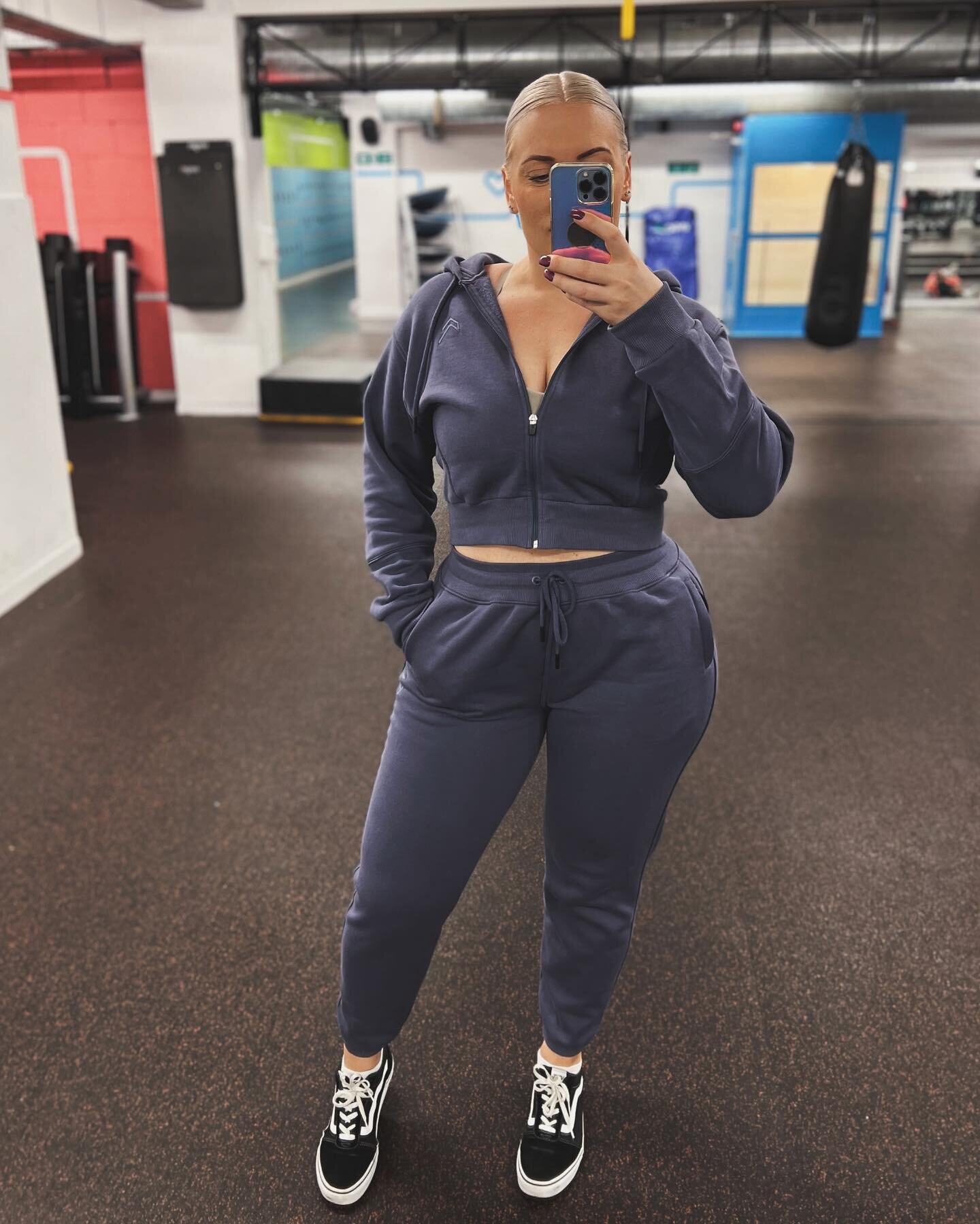 💙The Slate Blue Capsule💙 Dropping today in less than 30 min at 5pm BST
2 collections (Lounge & Effortless)
9 styles
1 beautiful colour
Slate Blue is definitely one of my favourites that I wear very often. My favourite combination is leggings
