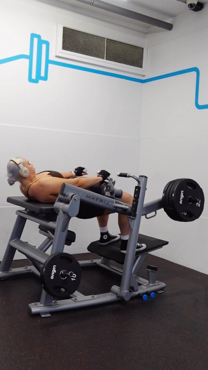 Why hip thrusts are the ultimate exercise for sculpting and strengthening your glutes? They specifically target key muscles like the gluteus maximus, medius, and minimus, making them essential for any glute-focused workout. When performed correctly,