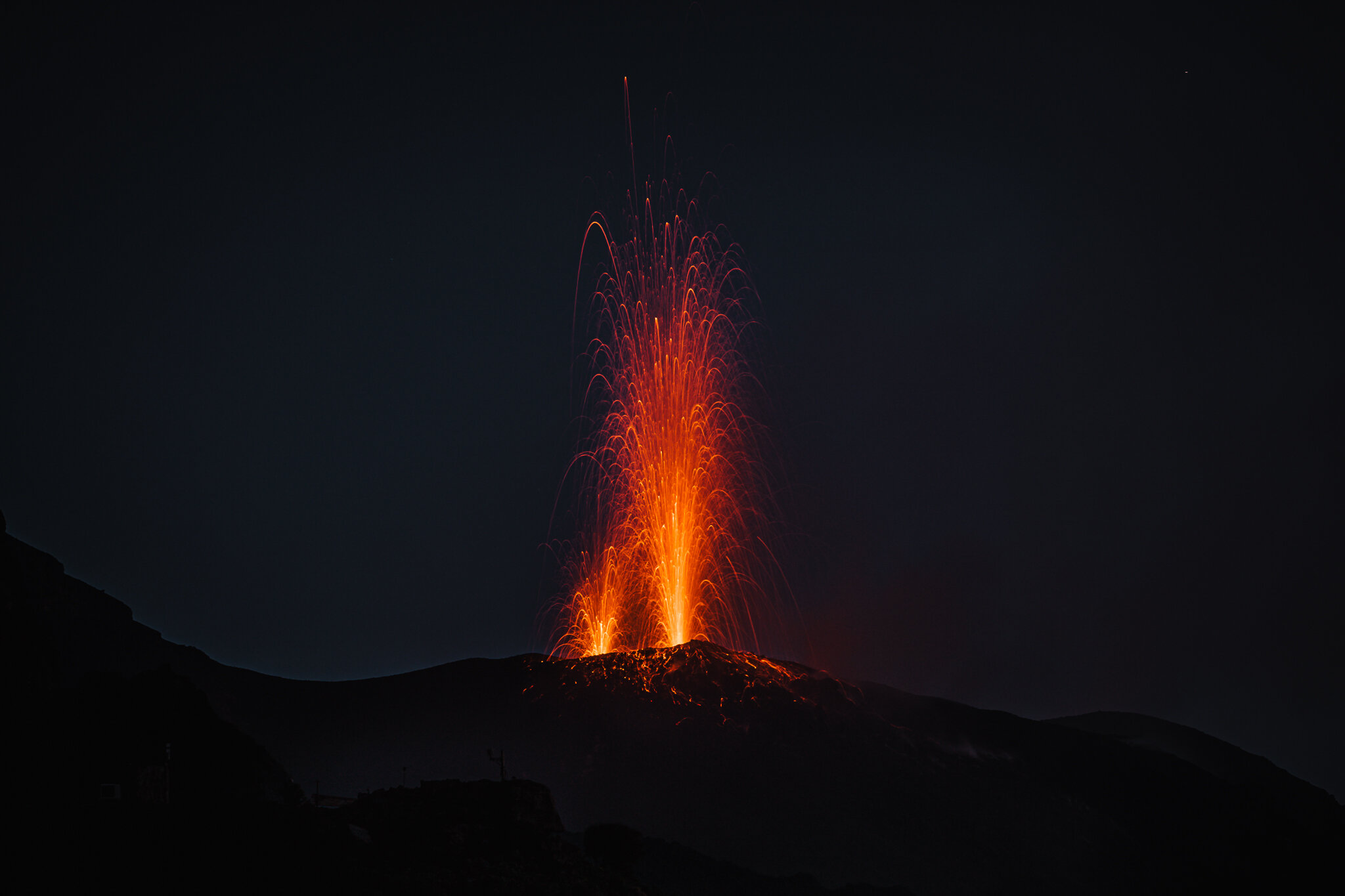 Alex-MJ-On-the-GO-volcan-Stromboli-éruption-explosion.jpg