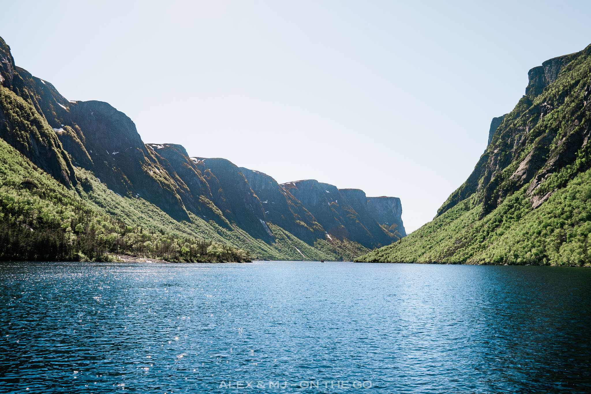 Alex-MJ-On-the-GO-fjords-Gros-Morne-interieur.jpg