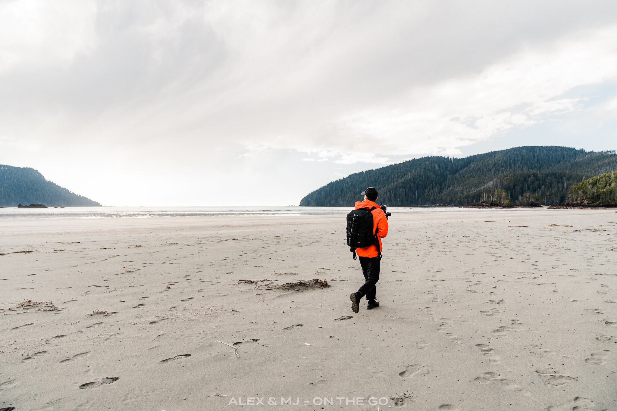 Alex-MJ-On-the-GO-San-Josef-Bay-plage-immense.jpg