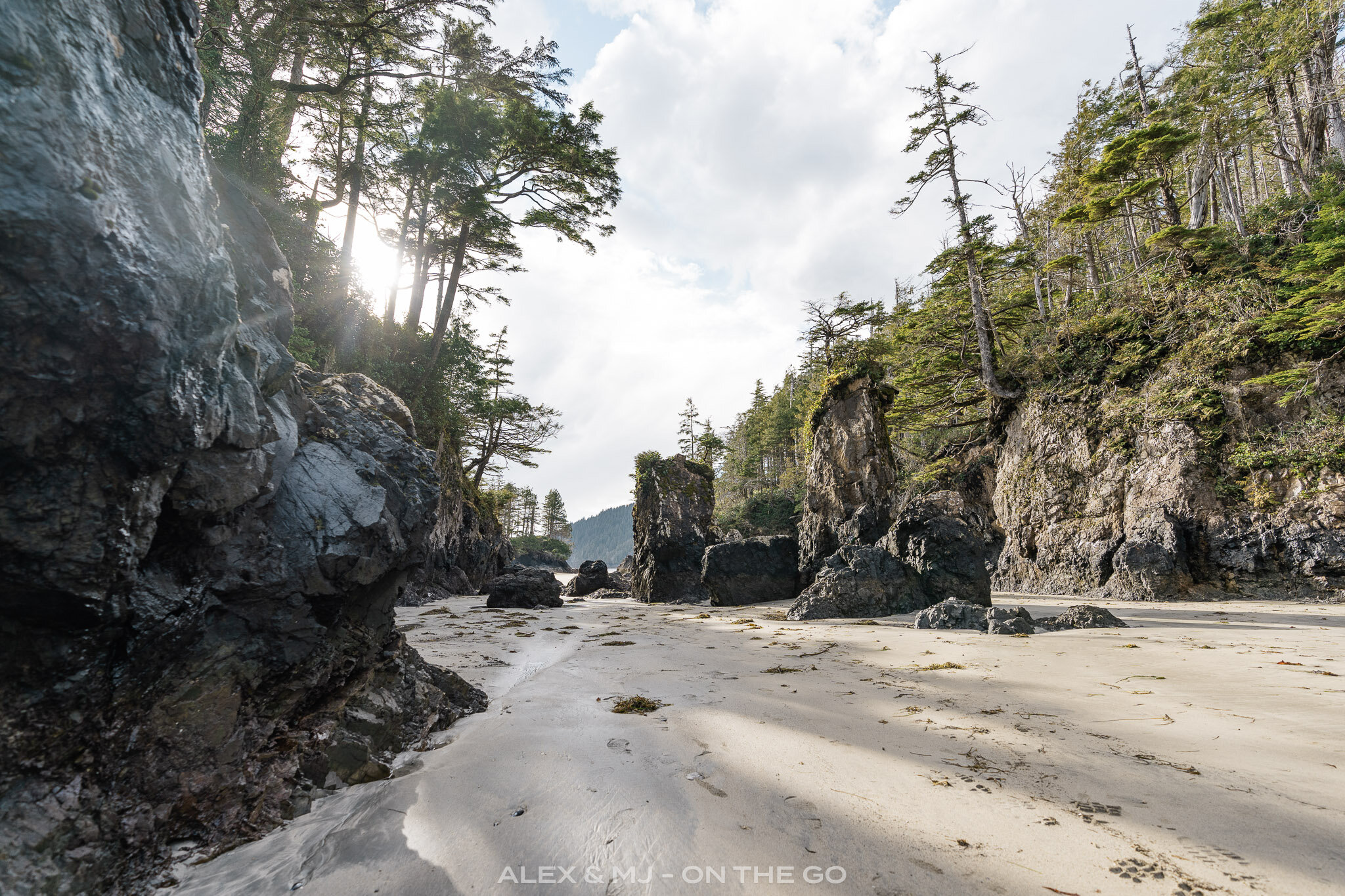 Alex-MJ-On-the-GO-San-Josef-Bay-iles-de-roches-soleil.jpg