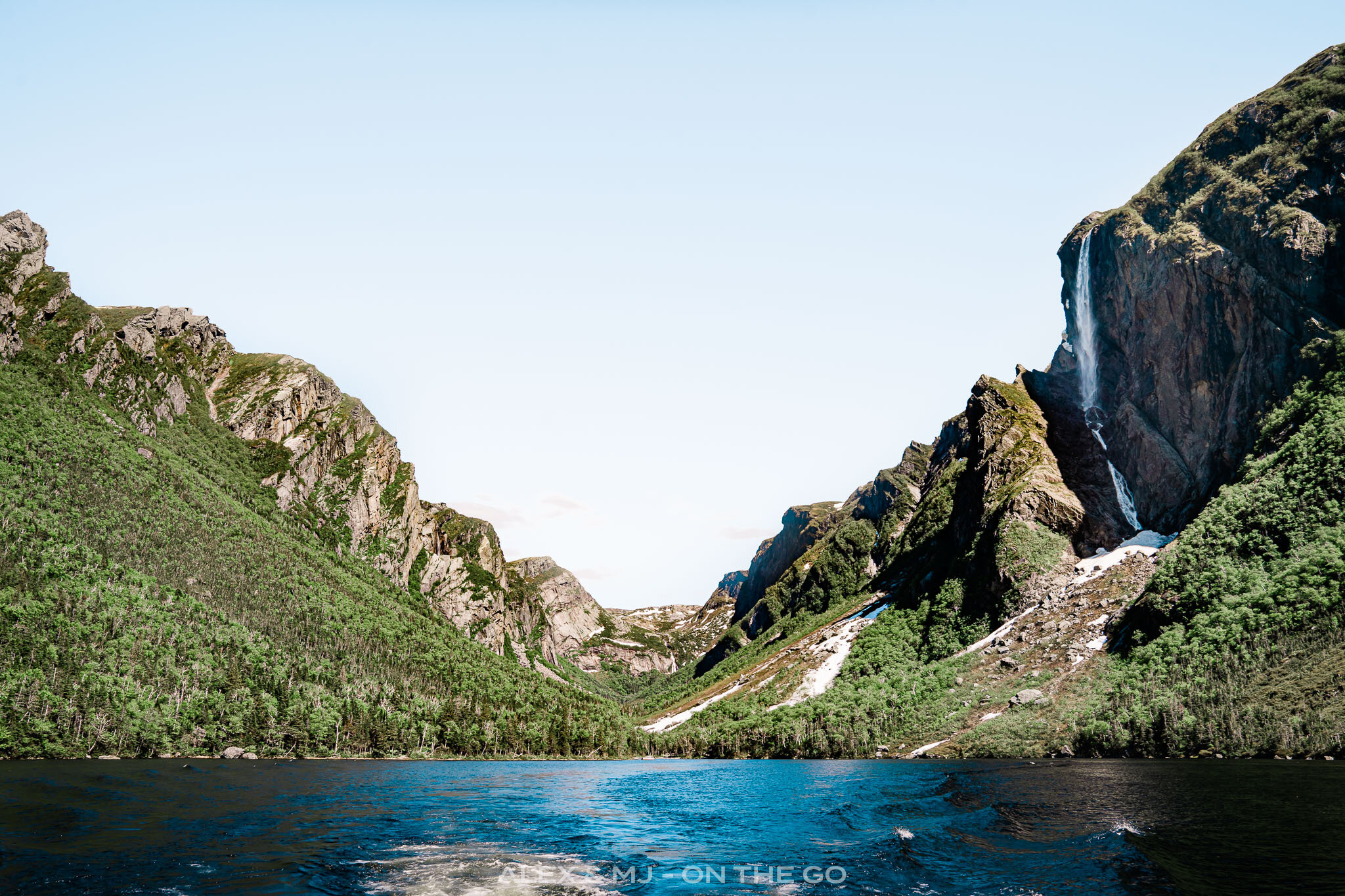 Alex-MJ-On-the-GO-fjords-Gros-Morne-au-bout.jpg