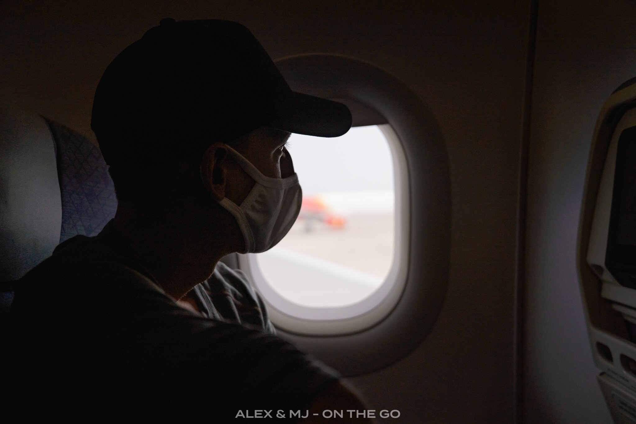 Alex-MJ-On-the-GO-Flair_Airlines_côté_Hublot.jpg