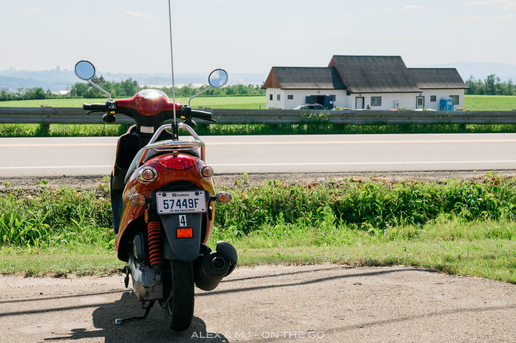 Alex-MJ-On-the-GO-Ile_dOrleans_location_scooter.jpg