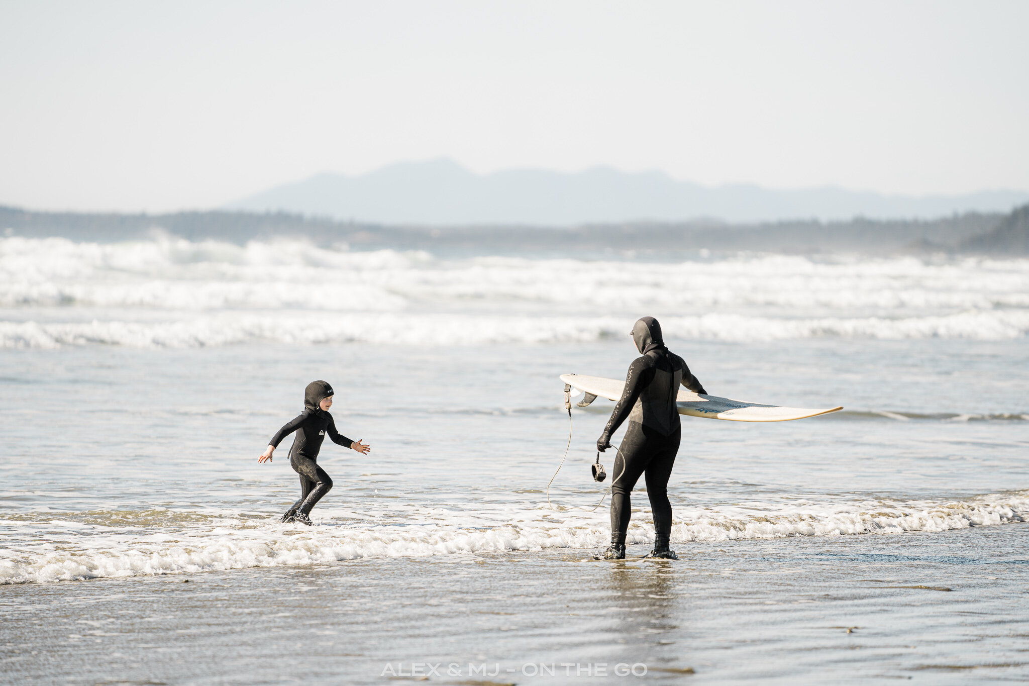 Alex-MJ-On-the-GO-top_15_plages_ile-Vancouver-Long Beach famille surf.jpg