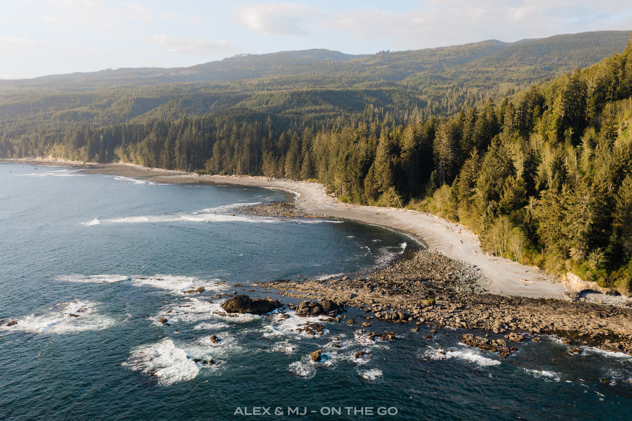 Alex-MJ-On-the-GO-top_15_plages_ile-Vancouver-Sombrio Beach-vue au drone.jpg