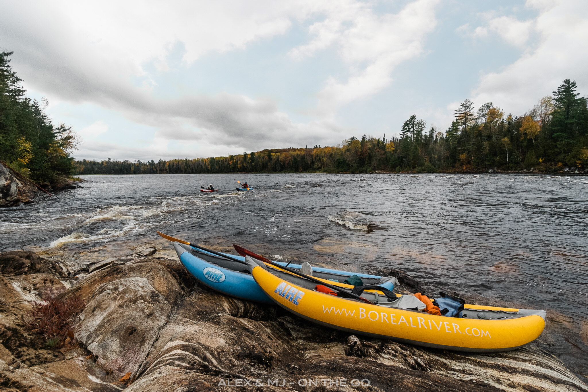 Alex-MJ-On-the-GO-Outaouais-3-activites-couleurs_kayarafting_riviere_kayak.jpg