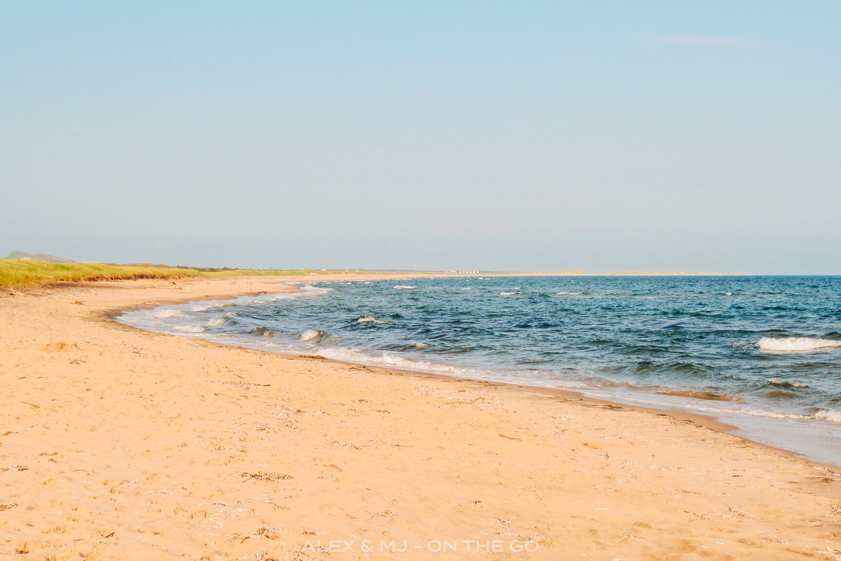 Alex-MJ-On-the-GO-Iles_de_la_madeleine_velo_plage_camping.jpg