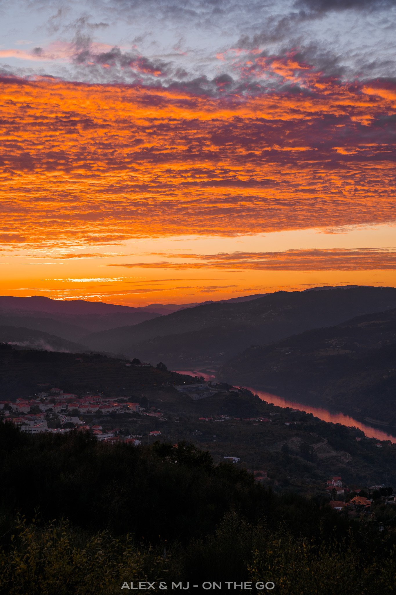 Alex-MJ-On-the-GO-Portugal_itinéraire_Douro Valley coucher de soleil.jpg