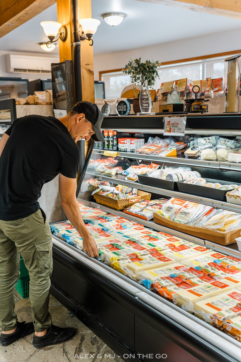 Alex-MJ-On-the-GO_Centre-du-Quebec_fromagerie Lancetre.jpg