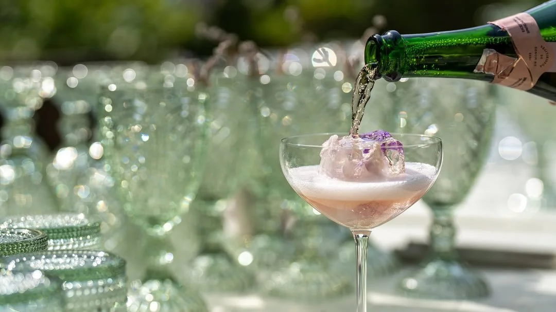 Stephanie + Matt.
A summer garden. Music in the air. Love in full bloom.💍🌸✨

📸 @eventide_photo 💐 @lexipalumbo 🎶 @sawyerlawsonmusic 🍴 @labonnemaison 🎪 @peakeventservices

#loveinbloom #summersoir&eacute;e #northshorema #celebratewithstyle