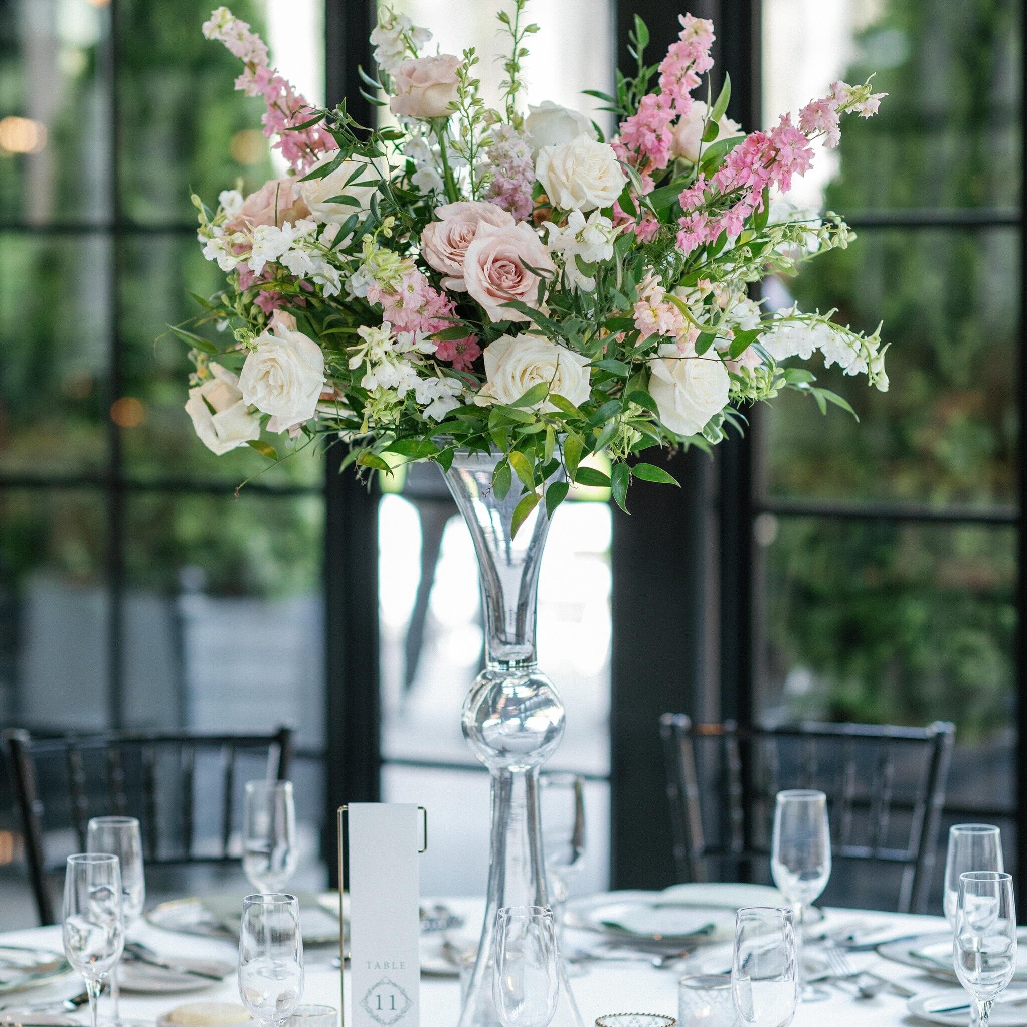 Sometimes you just need to go tall!

Planning and Design: @loandcoeventdesign 
Photography: @jenboris 
Floral Design: @florarae_ 
Paper Goods: @mackenziejoandesigns 
Venue: @shepherdshollowgolfclub