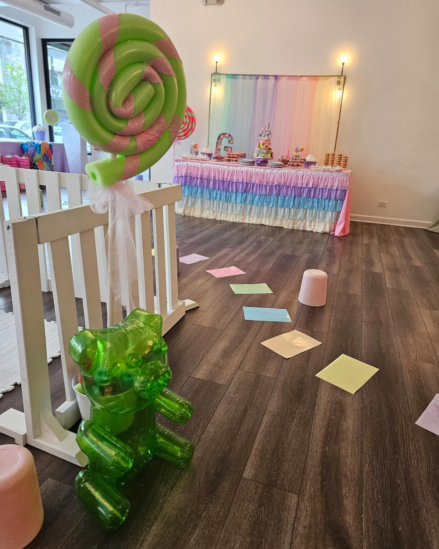 Such a sweet celebration this weekend for Giuliana&rsquo;s First Birthday! ! 🍭🍬🍫🎀

Food by ➡️ @unclebubsbbq 

Bounce house &amp; play by ➡️ @foxvalleyballoons_rentals 

#candylandtheme #sweetcelebrations #eventvenue #firstbirthday #firstbirthdayt
