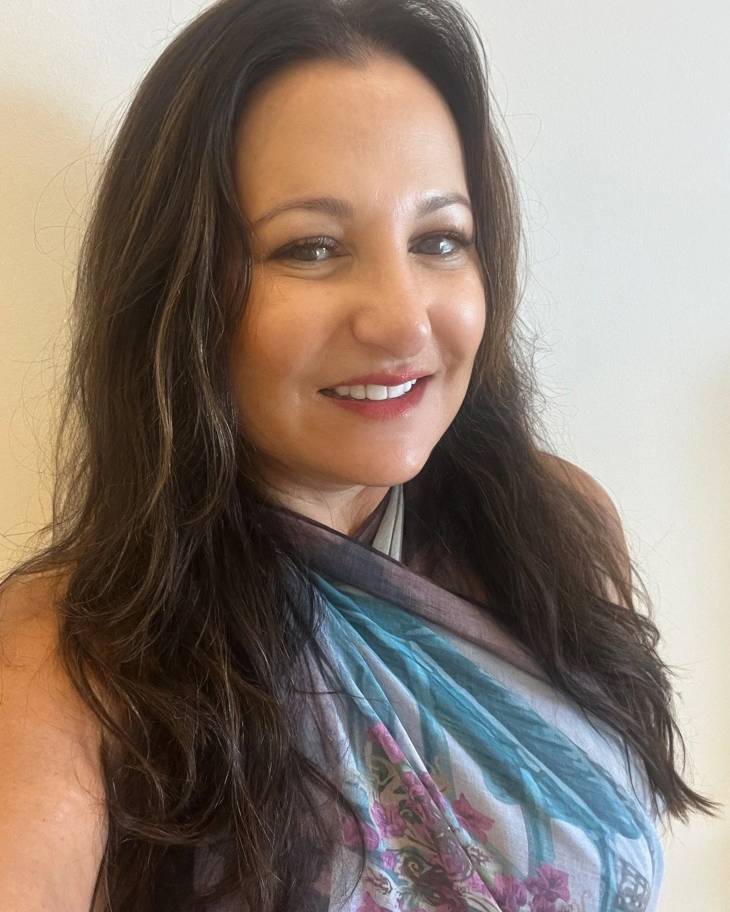 We're only 37 days away from Valentine's Day and I've been busy at the @cartagenamusicfestival, and prepping for some big @loveanddesignproject news! 

I also had to share this fabulous new scarf from @byhernanzajar - not only is it versatile enough 