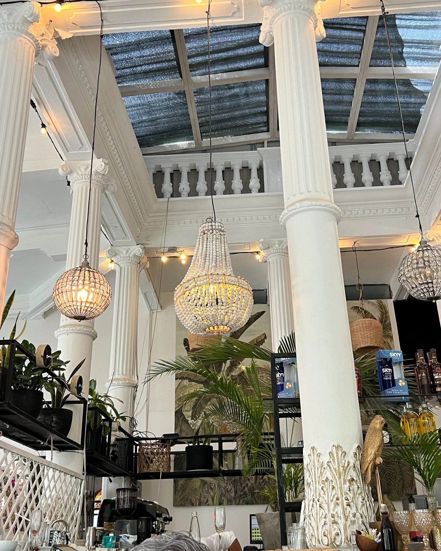 A typical view in Cartegena... 
The architecture in this old city is 16th-century amazing 😍

#architecture #indieauthor #samanthabessudodrucker #traveldivas #divagalstravel #tropical