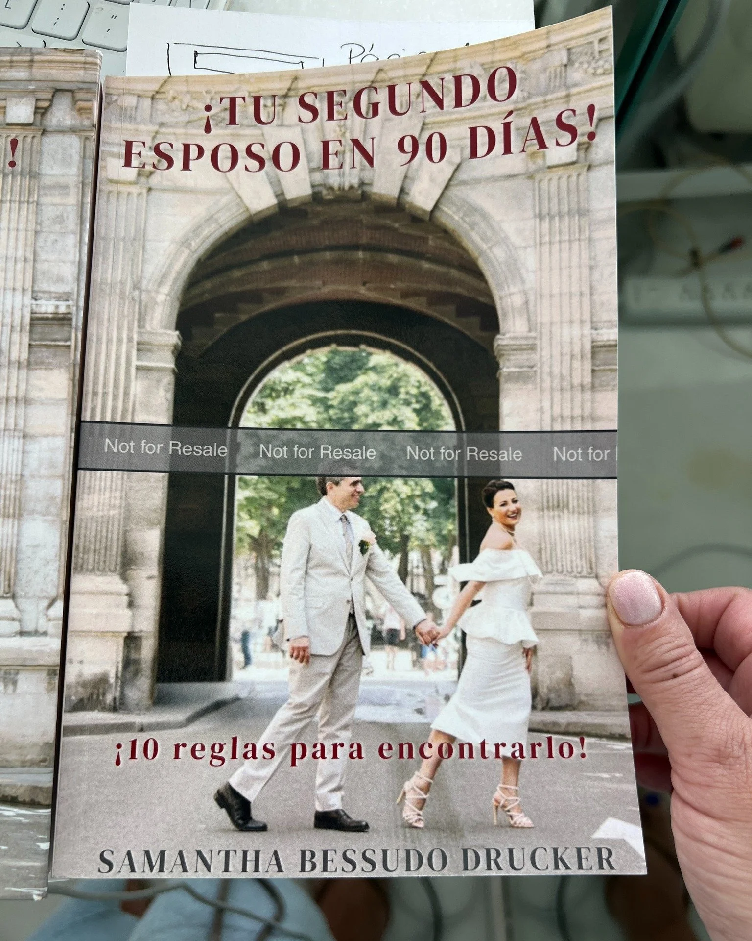 &iexcl;&iexcl;Qu&eacute; emoci&oacute;n!! Escribir, traducir, editar, dar formato y publicar este libro ha sido la m&aacute;xima labor de amor - &iexcl;estoy listo para que T&Uacute; encuentres a tu persona! 💘

Encuentra mi libro en Amazon a trav&ea