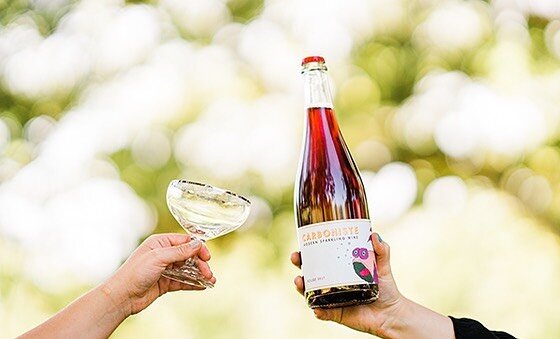 Guess who&rsquo;s back for the fall release🐡. Keep an eye 👀 on your inbox for release details in the coming weeks. Or sign up for the club to get first dibs!

#sparklingredwine #sparklingwine #californiawine #california #visitcalifornia #sonoma #na