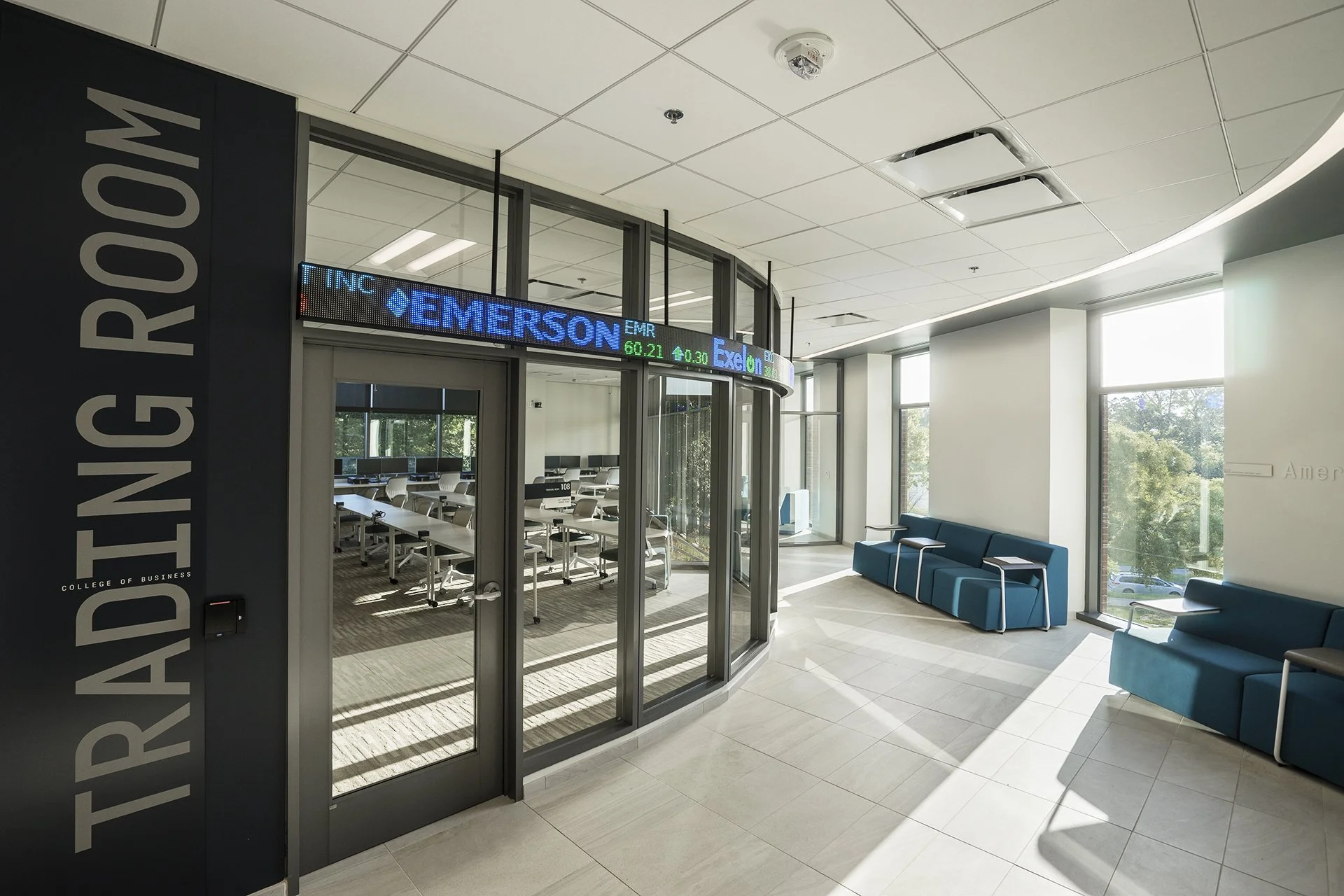 UMSL Trading Room 2.jpg