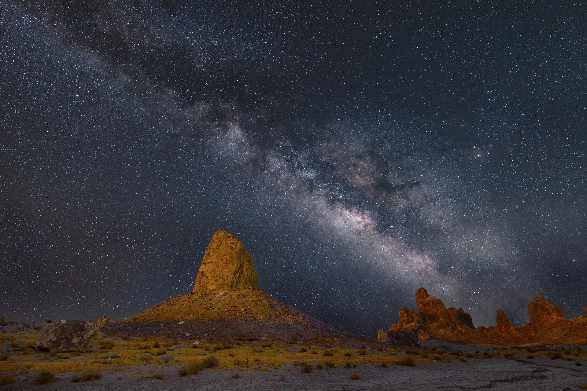 Trona Pinnacel Night.jpg