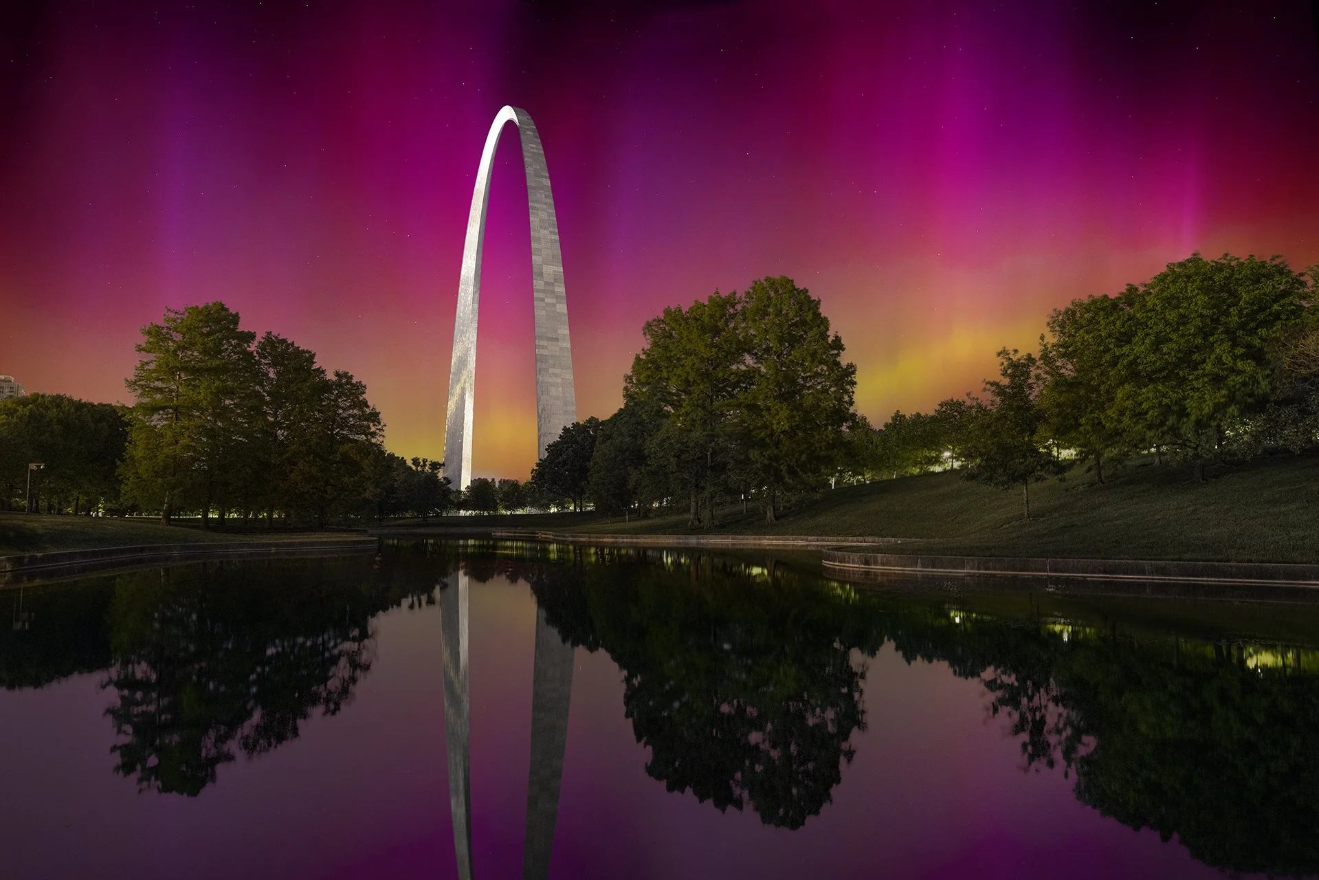 Gateway to the West Aurora.jpg