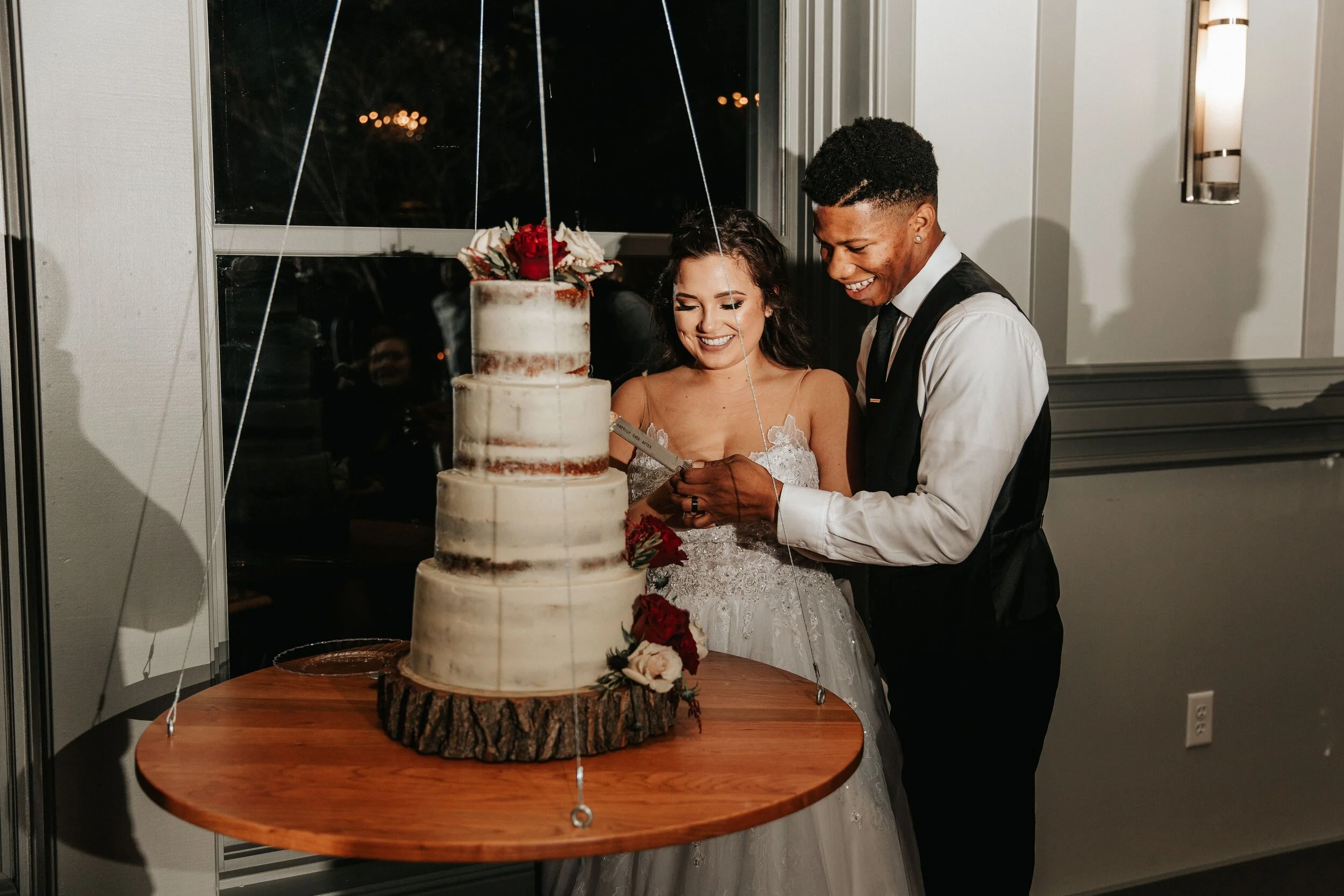 Wedding Cake Cutting.jpeg