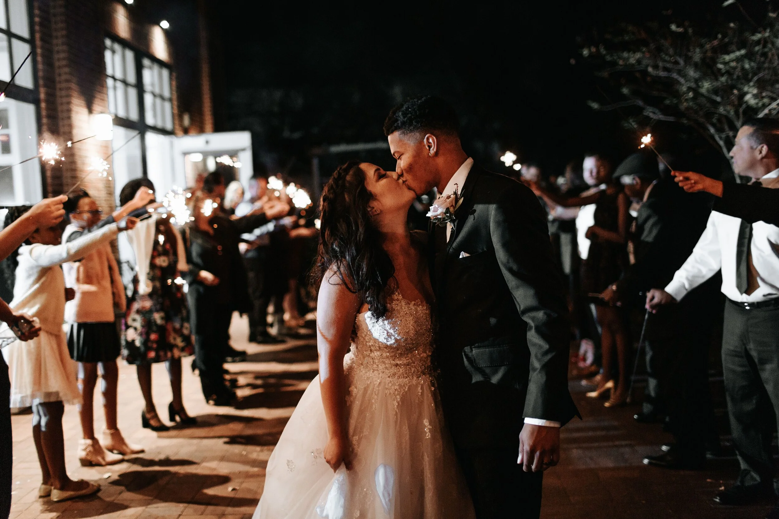 Wedding WaterGrove Kiss.jpeg