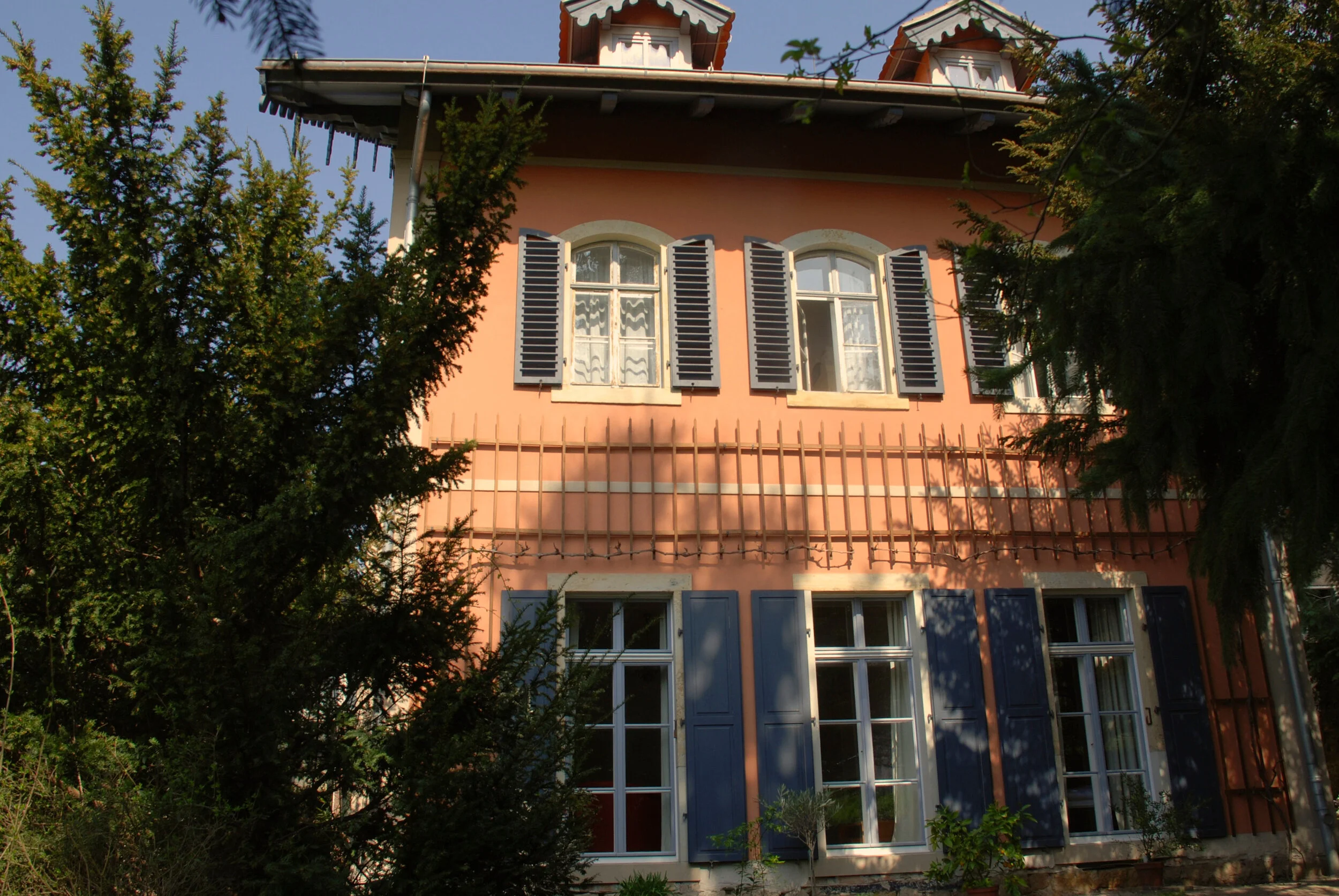 Haus H.