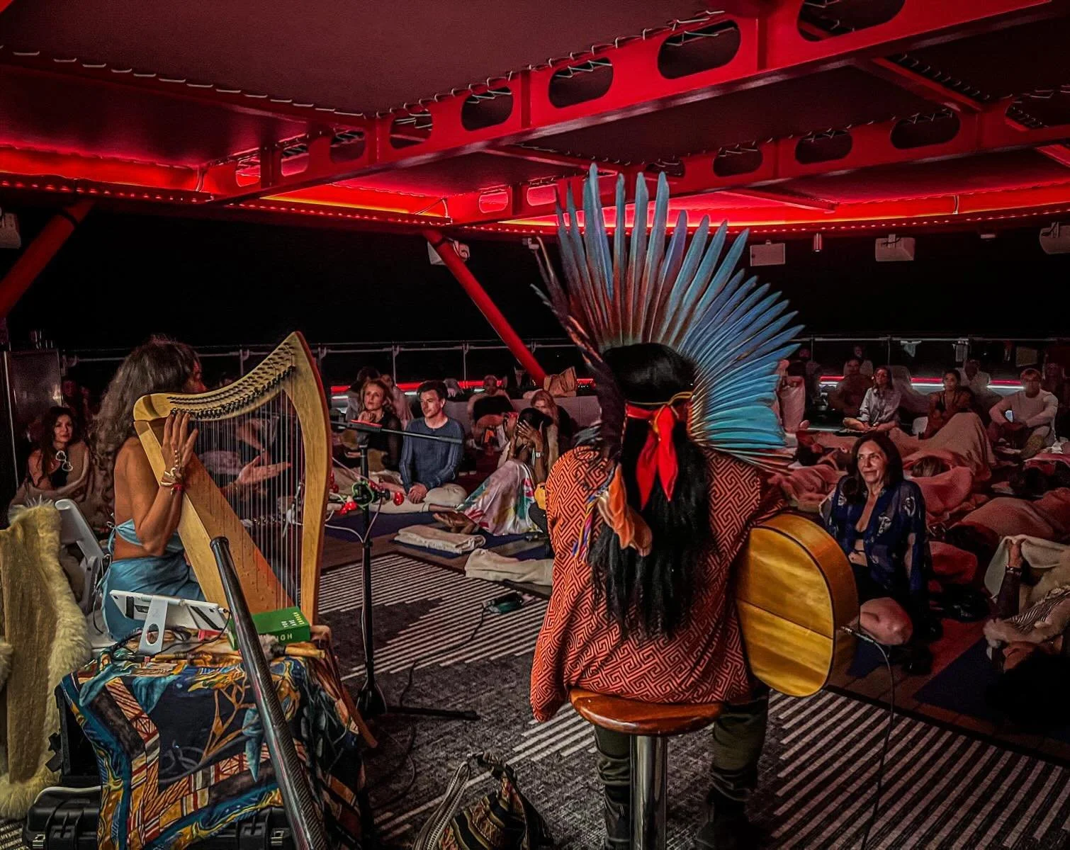 Summit at Sea was such a vibe ❤️
Thank you all who came to receive sound alchemy ❤️ 
Also for receiving Huni Kuin prayers from @txanatuwemetsa .
Thank you to the @summit team for creating this epic experience for us all to create magic in 🙌🏽

Silk 