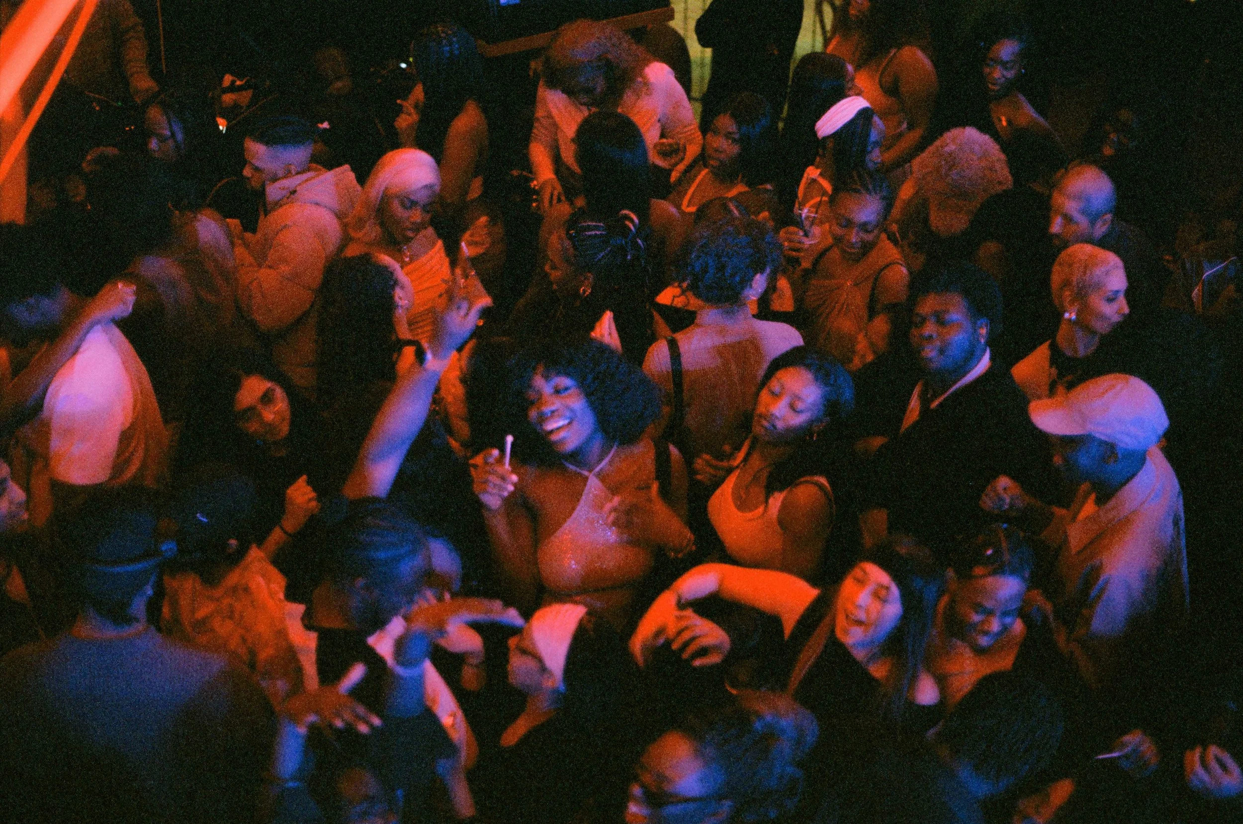 feb '25 @ nodresscode s1e3 (ambient light)