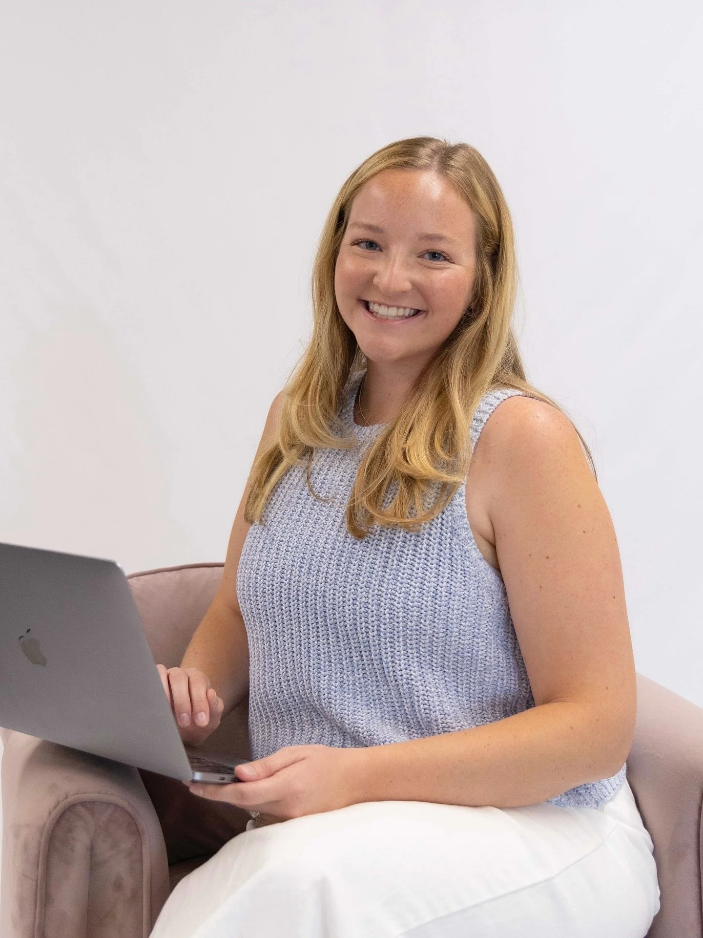 Happiest Birthday to our photographer and web designer extraordinaire @_abbyyy_p 🎂💛🎉Thank you for always making us look good, we hope you have the best day!